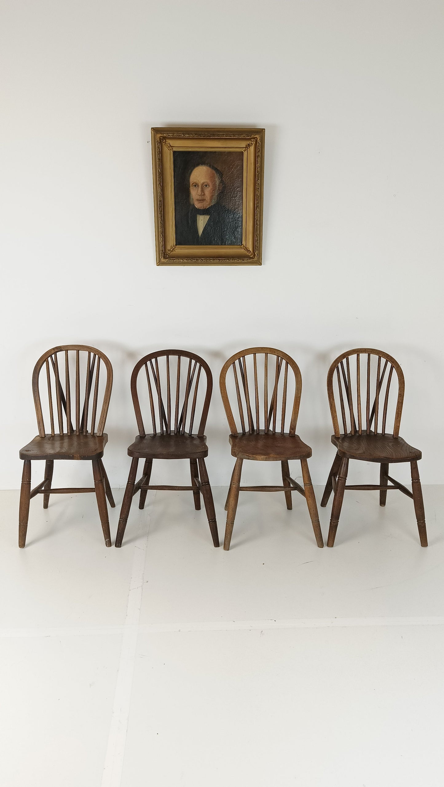Beautiful Classic Windsor Chair set Beautiful Classic Windsor Chair set
