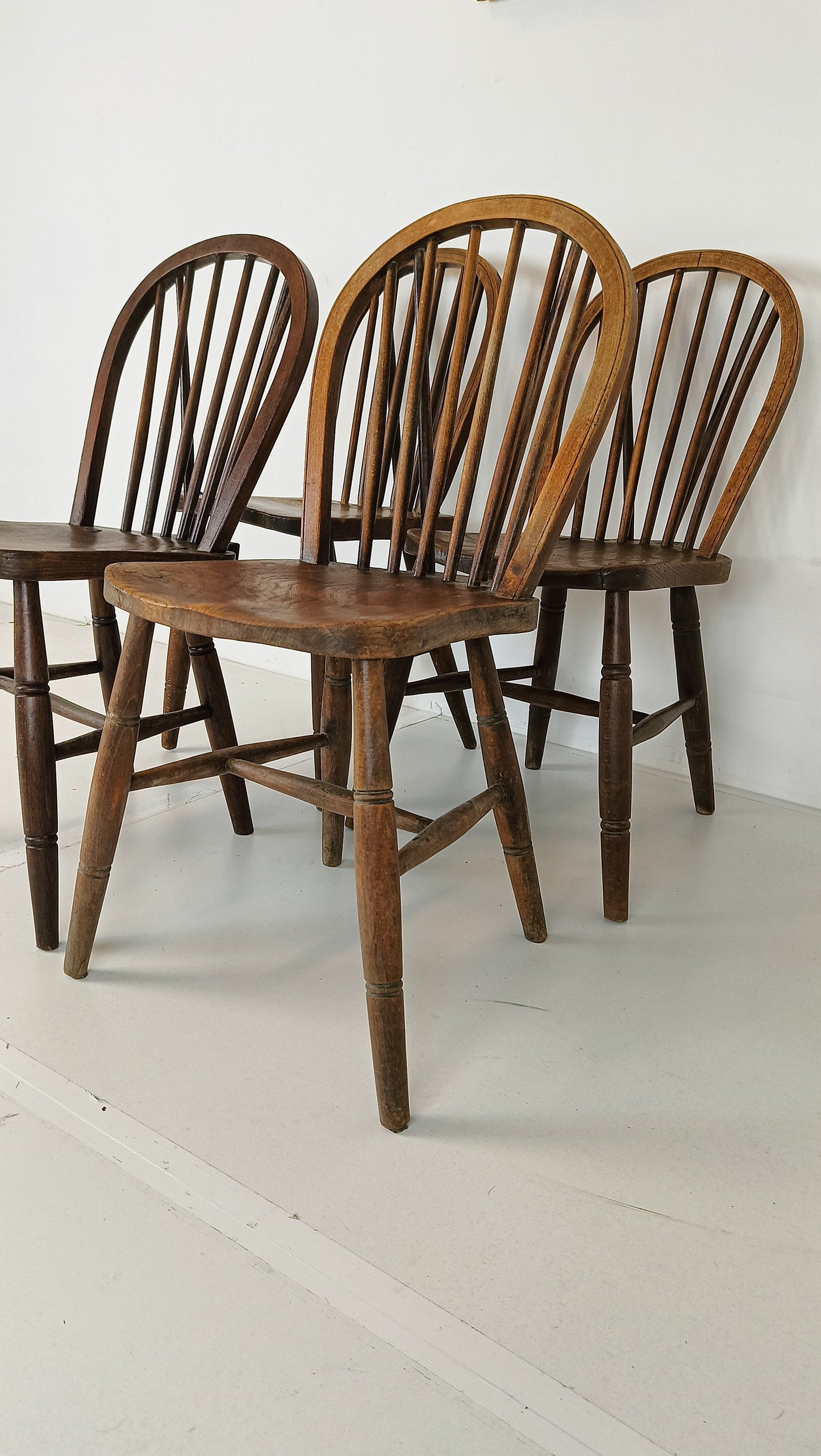 Beautiful Classic Windsor Chair set Beautiful Classic Windsor Chair set