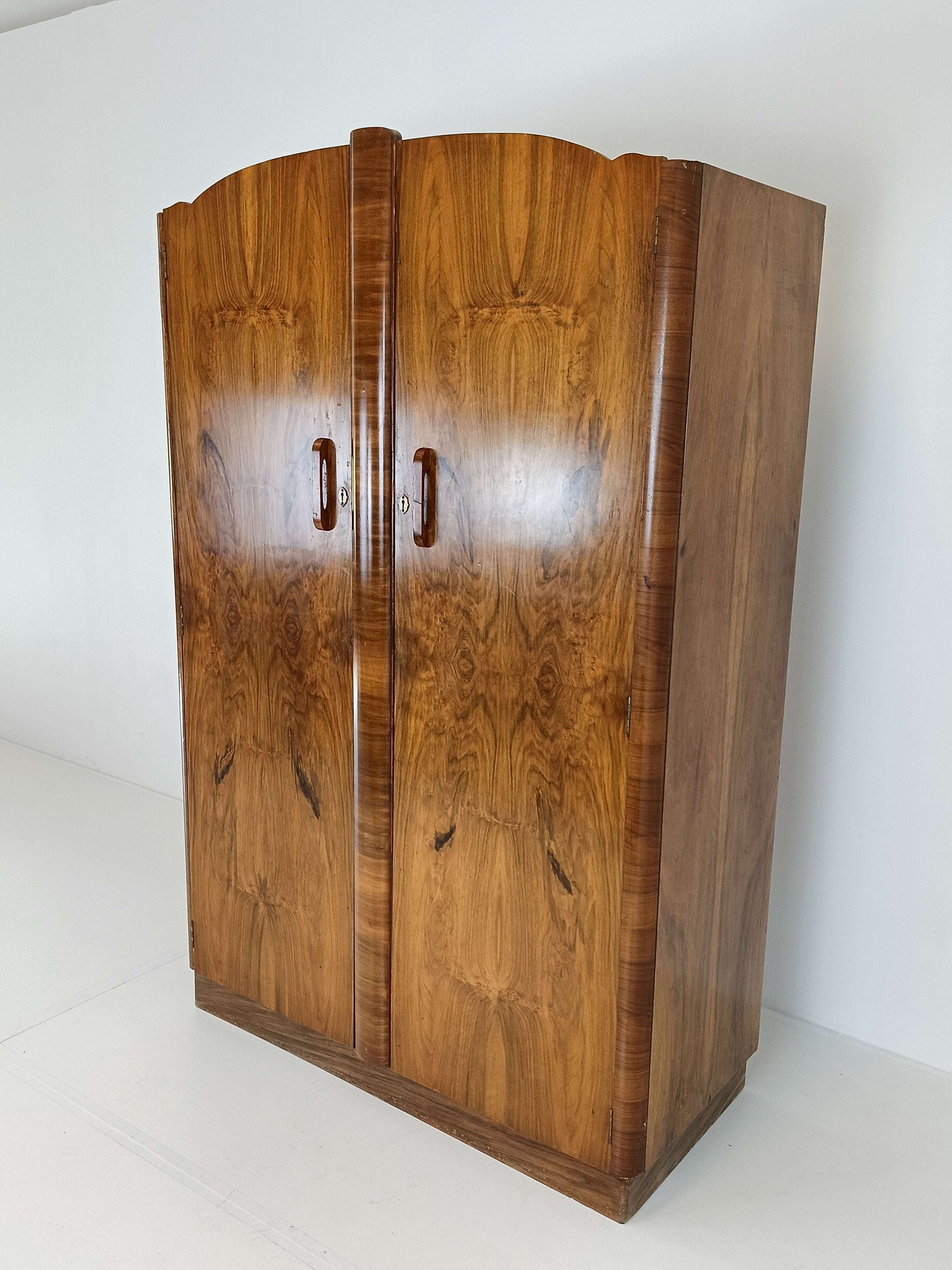 Beautiful English Art Deco Burrnut Wardrobe Beautiful English Art Deco Burrnut Wardrobe