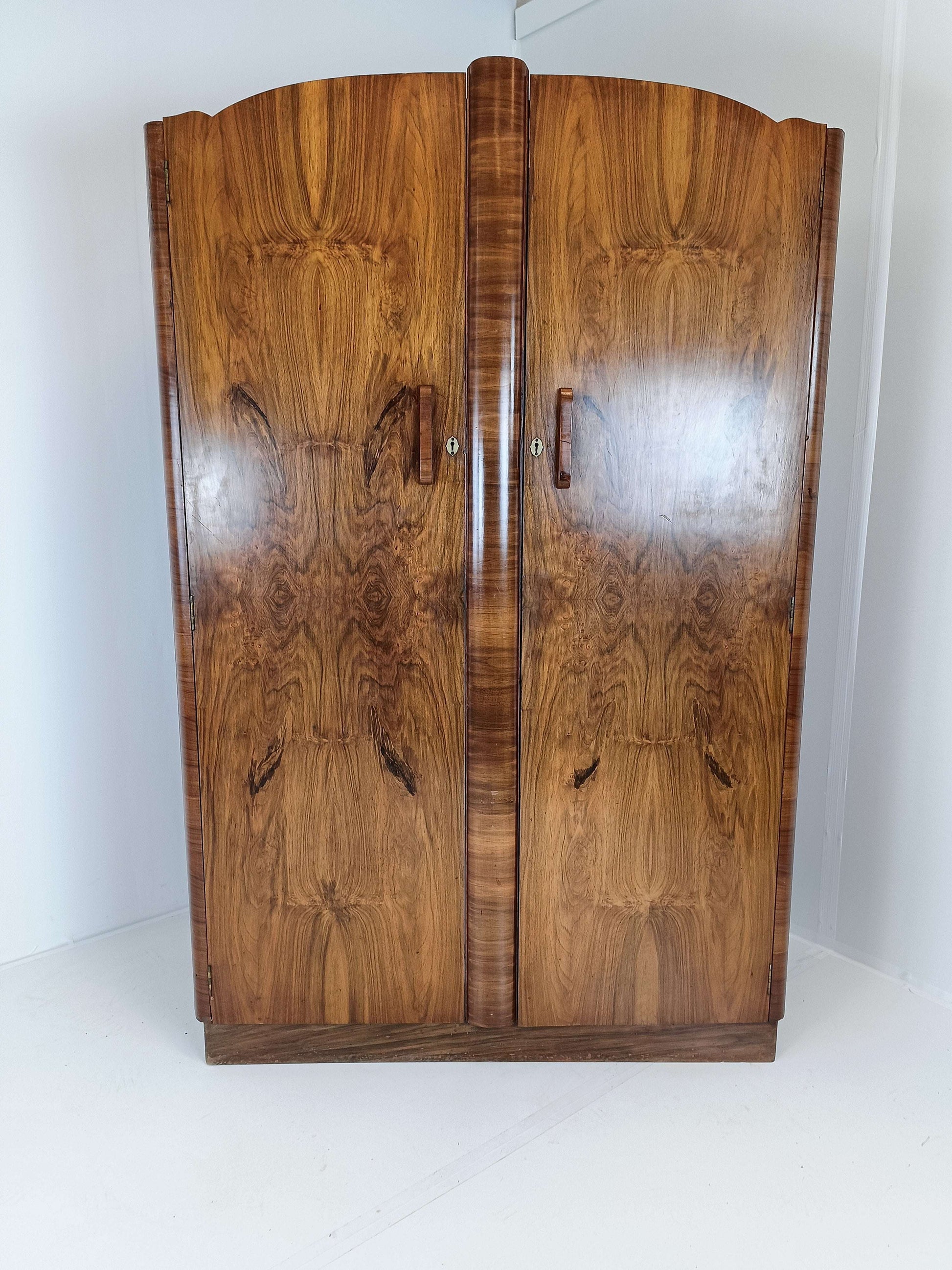 Beautiful English Art Deco Burrnut Wardrobe Beautiful English Art Deco Burrnut Wardrobe