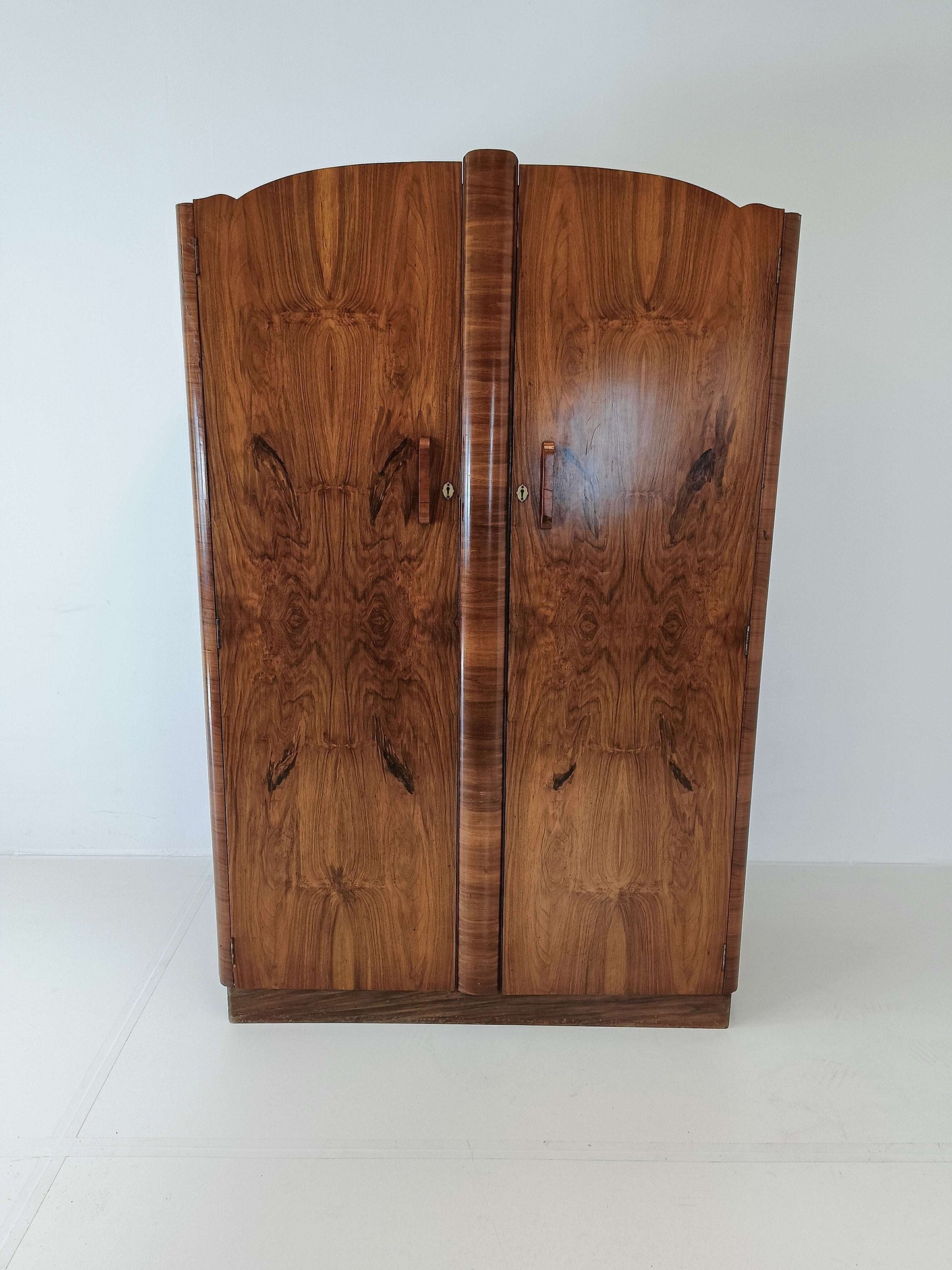 Beautiful English Art Deco Burrnut Wardrobe Beautiful English Art Deco Burrnut Wardrobe