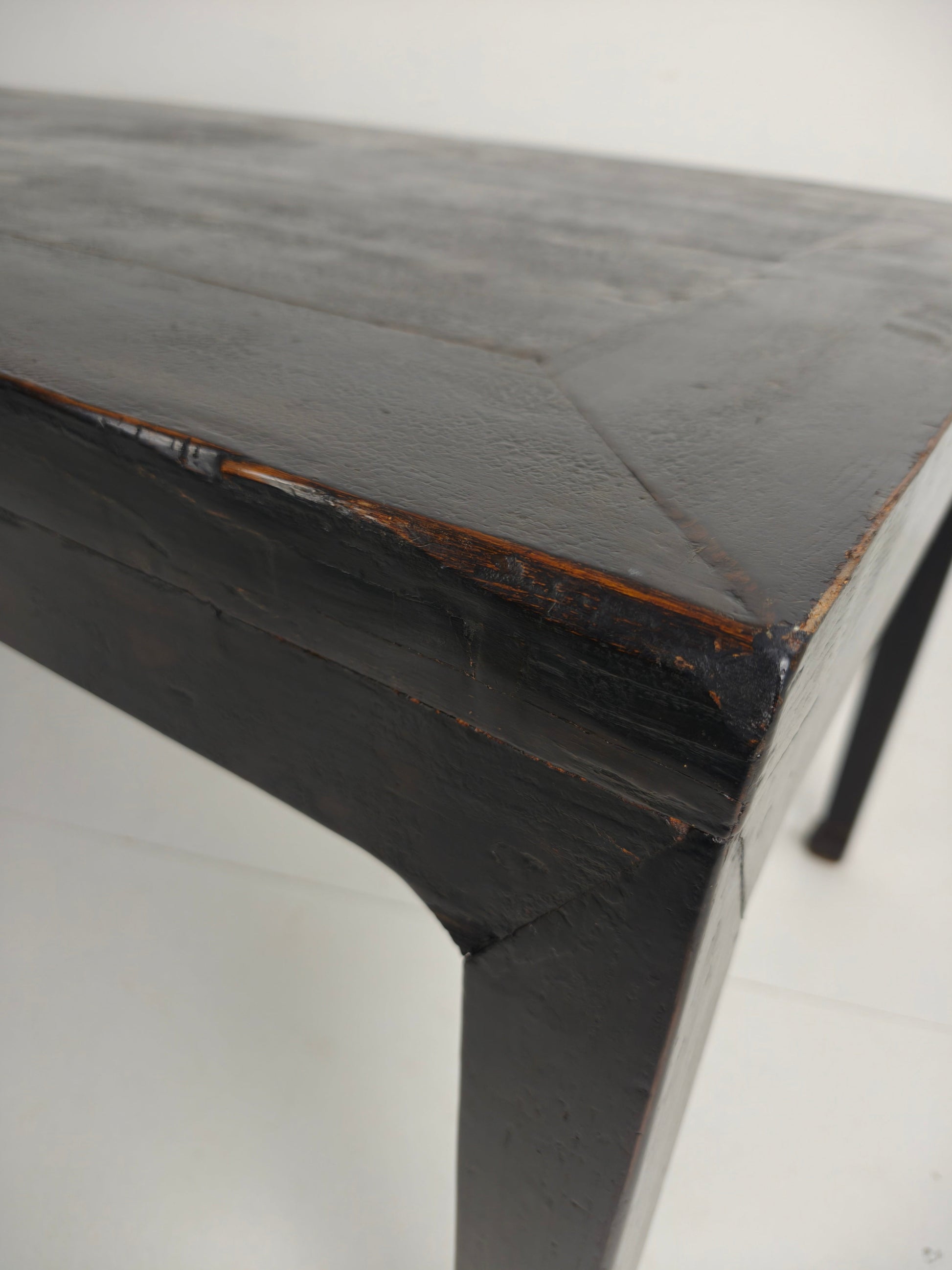 Black Chinese Qing Dining Table (230 cm) — Mid to Late 18th Century — Original Lacquer Black Chinese Qing Dining Table (230 cm) — Mid to Late 18th Century — Original Lacquer