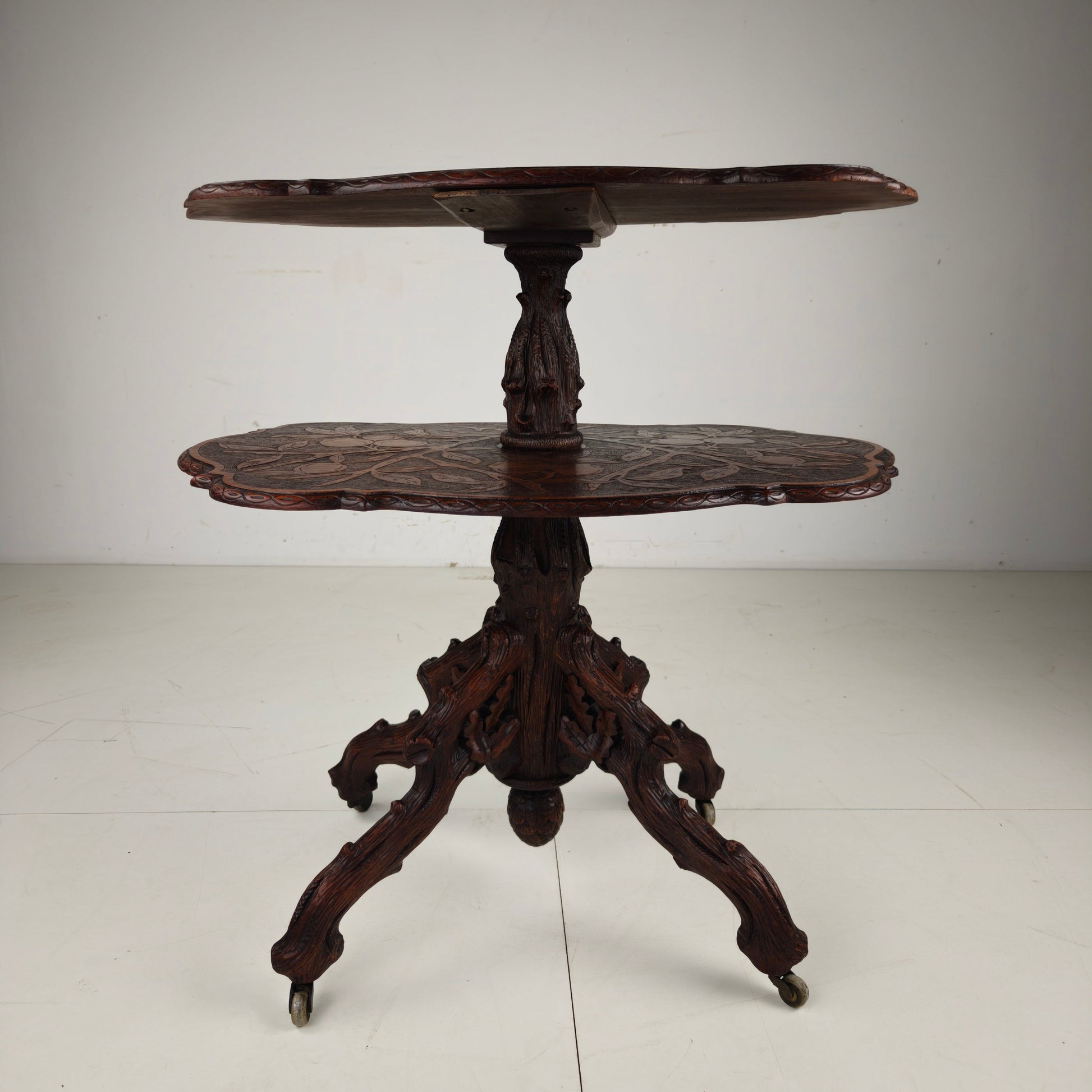 Black Forest Étagère by Horrix – Late 19th Century Black Forest Étagère by Horrix – Late 19th Century