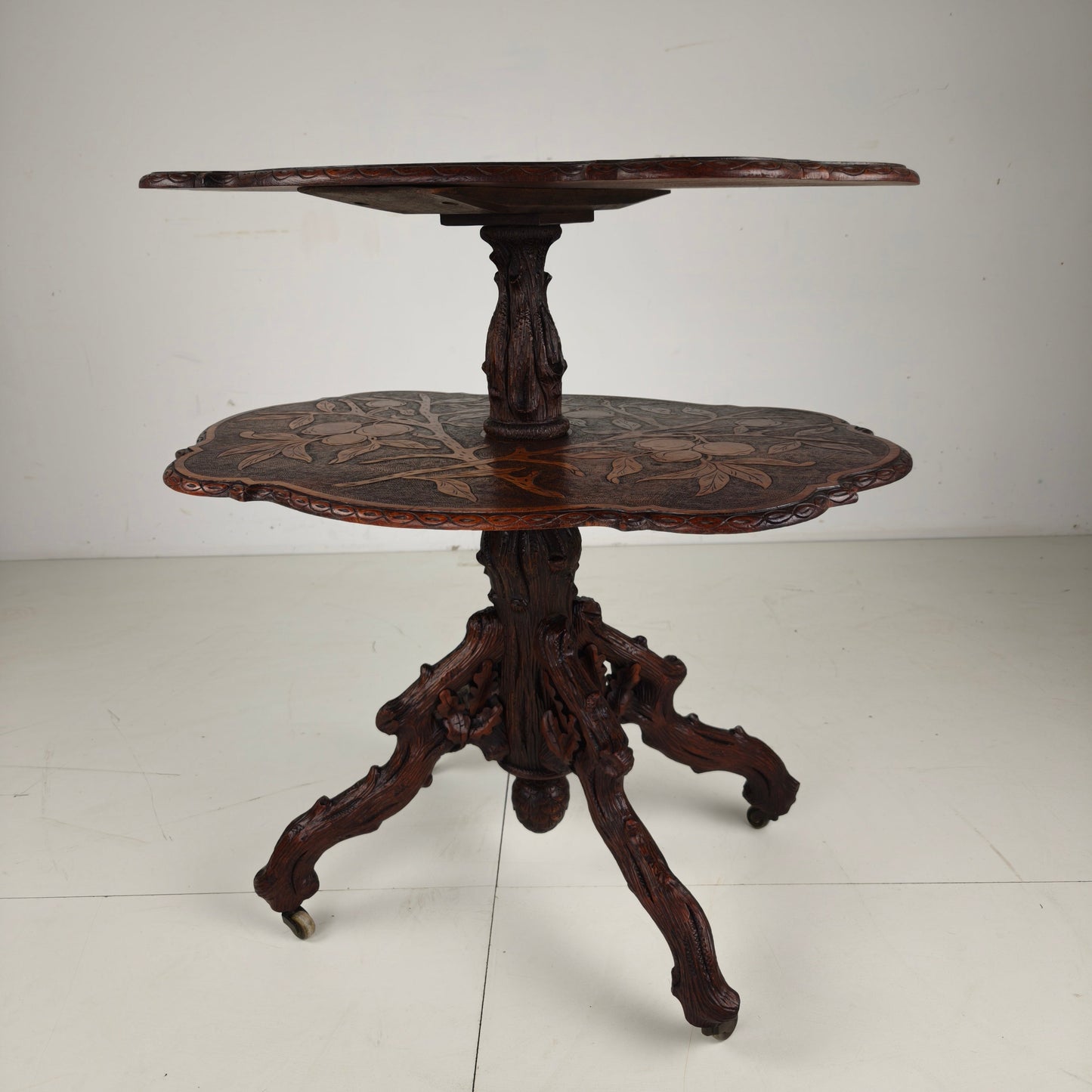 Black Forest Étagère by Horrix – Late 19th Century Black Forest Étagère by Horrix – Late 19th Century