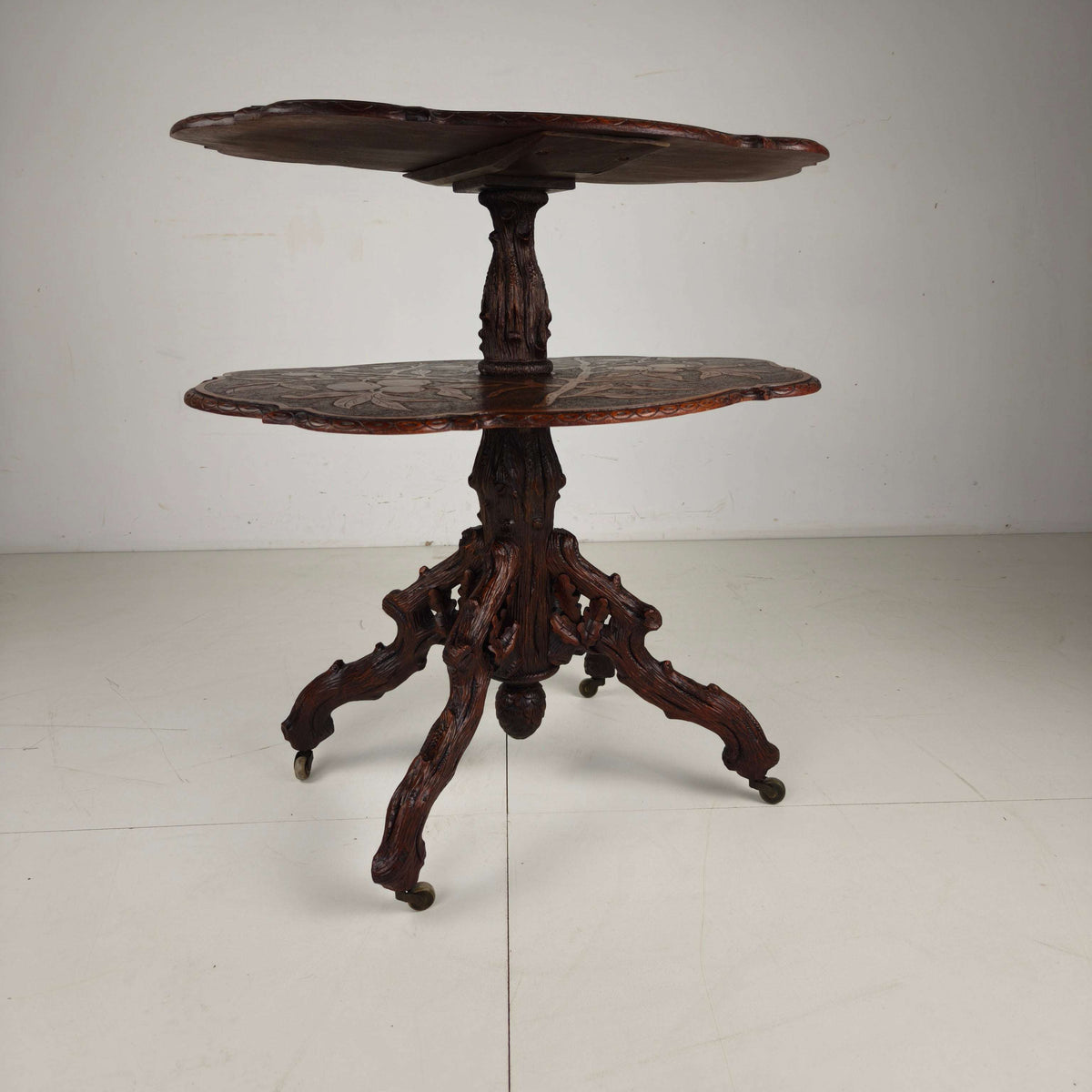 Black Forest Étagère by Horrix – Late 19th Century Black Forest Étagère by Horrix – Late 19th Century