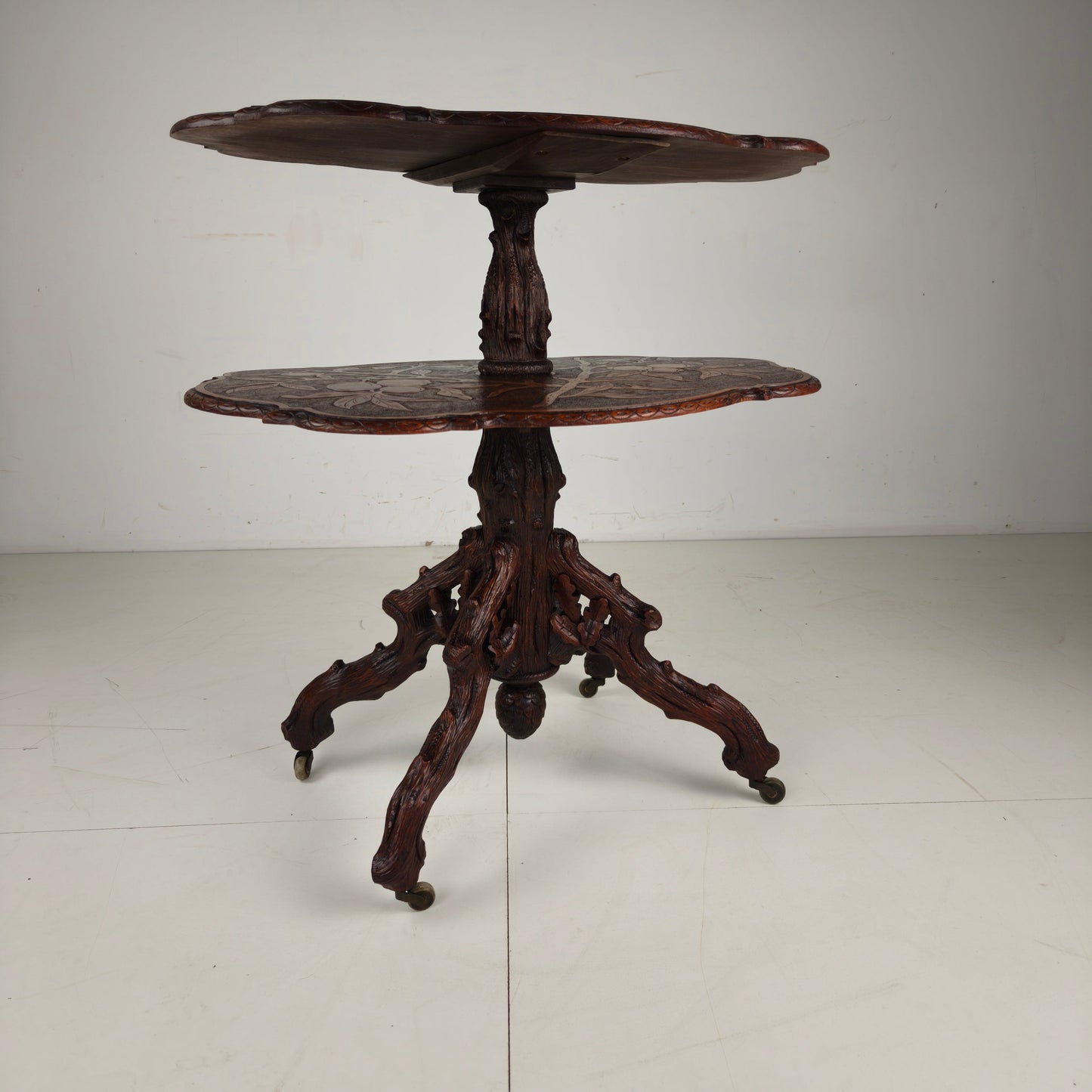 Black Forest Étagère by Horrix – Late 19th Century Black Forest Étagère by Horrix – Late 19th Century