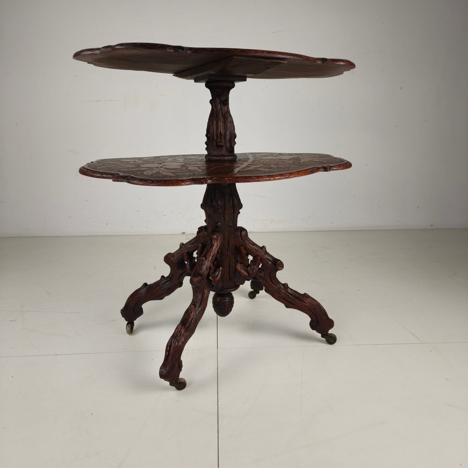 Black Forest Étagère by Horrix – Late 19th Century Black Forest Étagère by Horrix – Late 19th Century