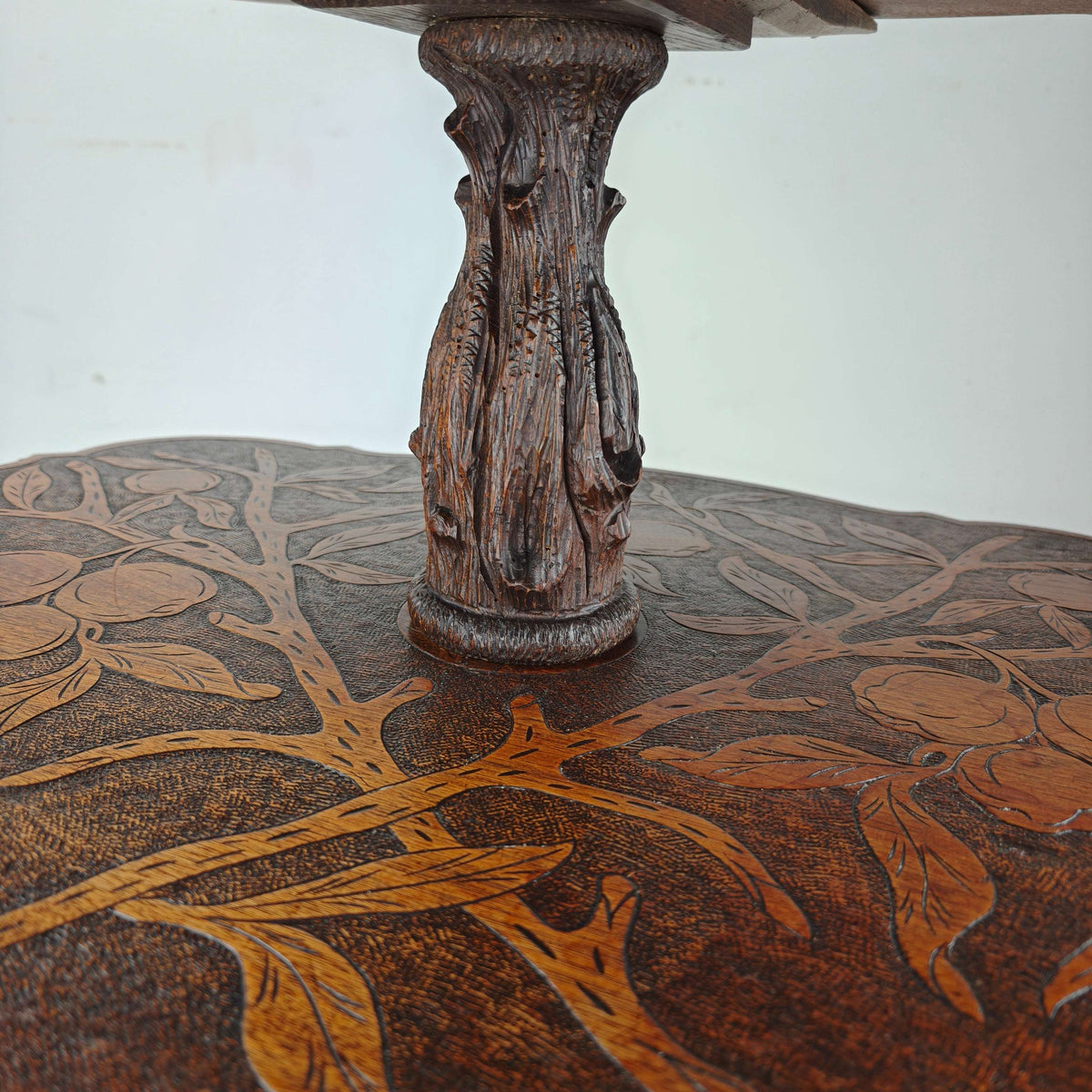 Black Forest Étagère by Horrix – Late 19th Century Black Forest Étagère by Horrix – Late 19th Century