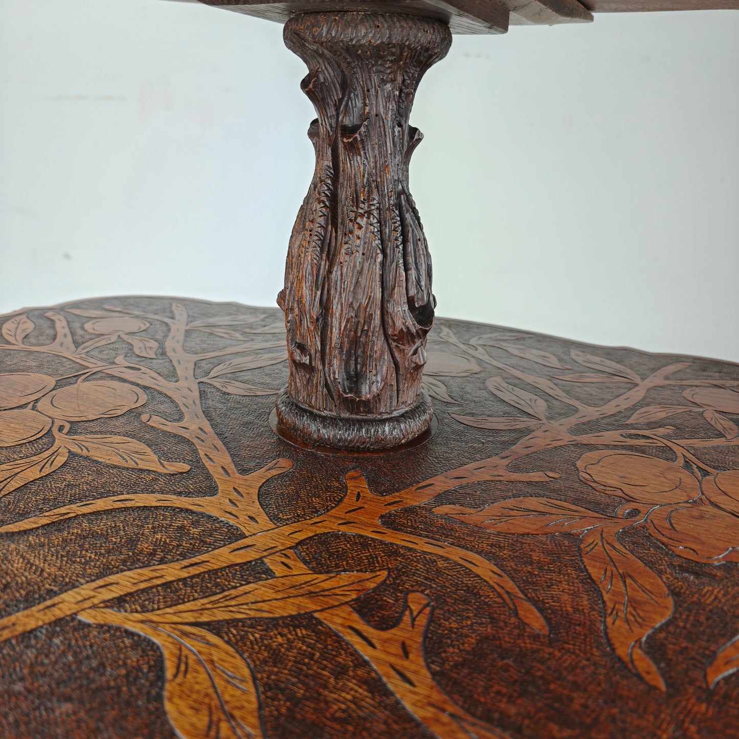 Black Forest Étagère by Horrix – Late 19th Century Black Forest Étagère by Horrix – Late 19th Century