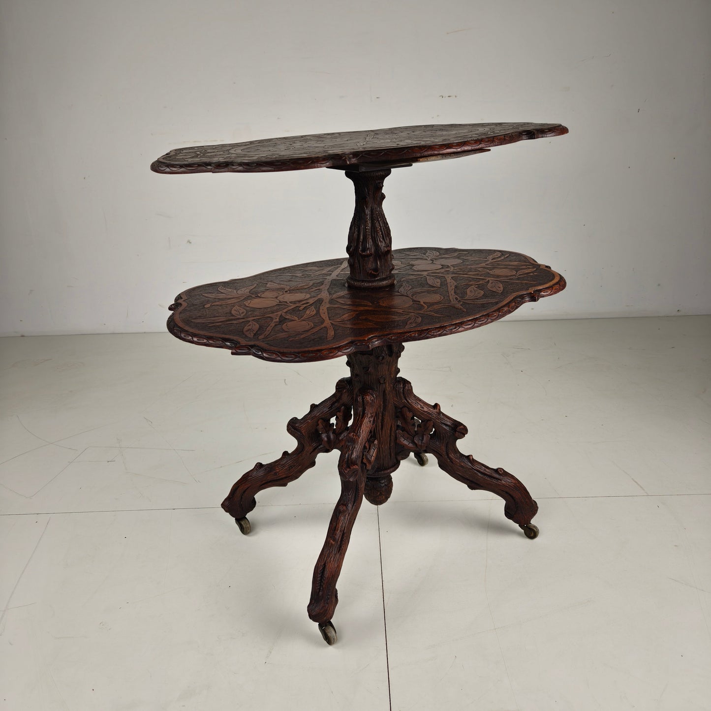 Black Forest Étagère by Horrix – Late 19th Century Black Forest Étagère by Horrix – Late 19th Century