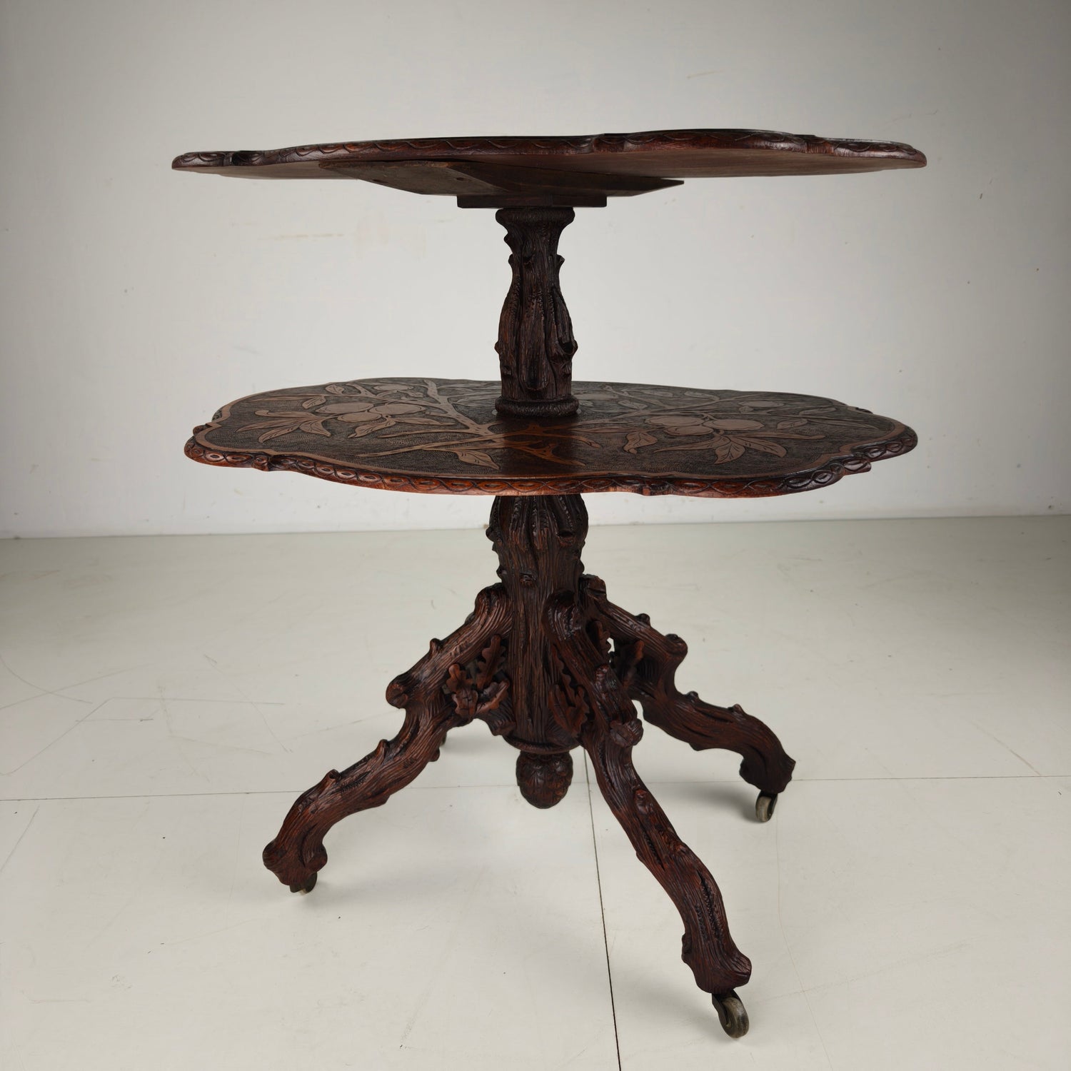 Black Forest Étagère by Horrix – Late 19th Century Black Forest Étagère by Horrix – Late 19th Century