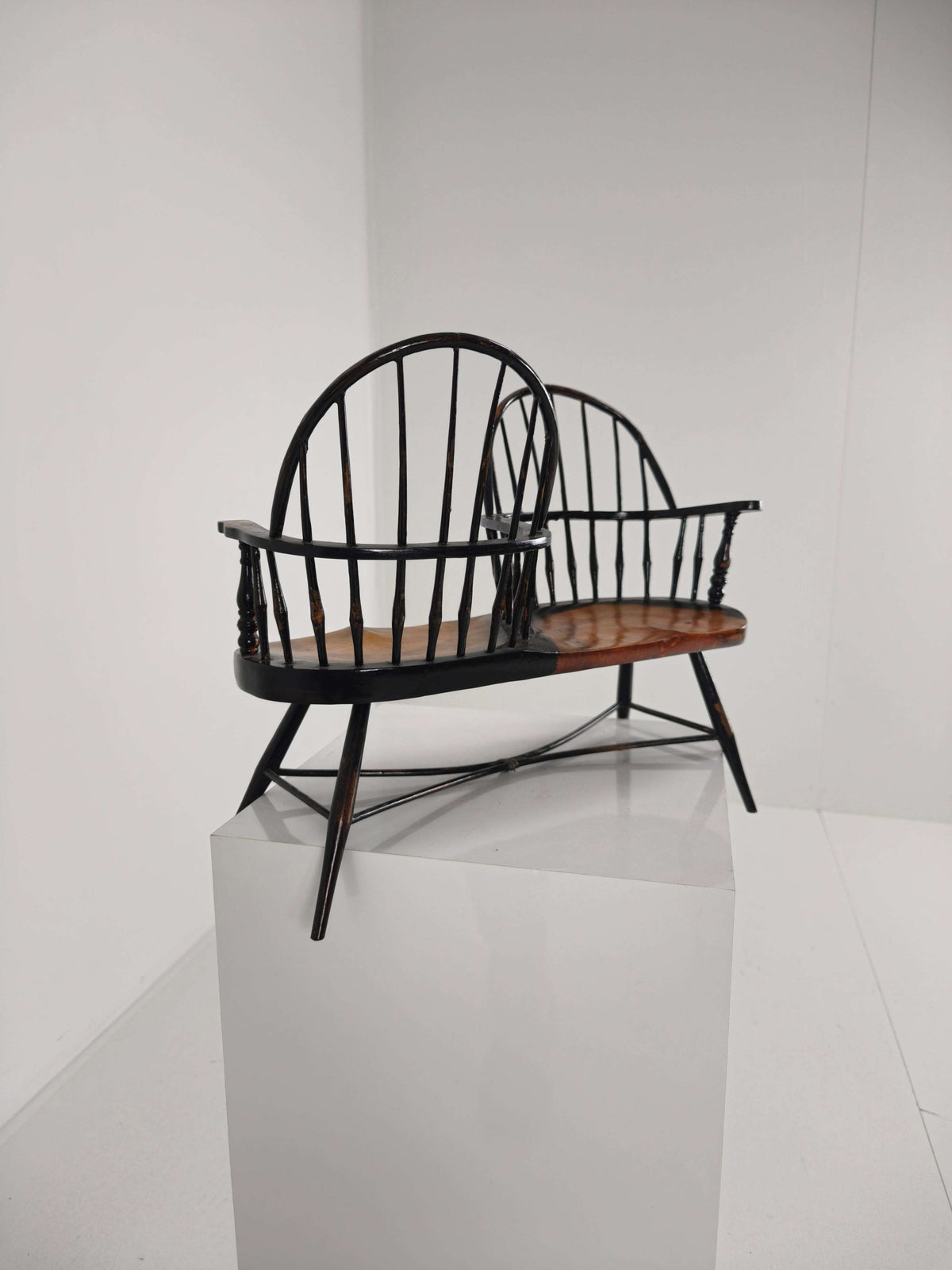 Charming Early 20th Century Decorative Windsor Tête-à-Tête Loveseat – Scale Model Charming Early 20th Century Decorative Windsor Tête-à-Tête Loveseat – Scale Model