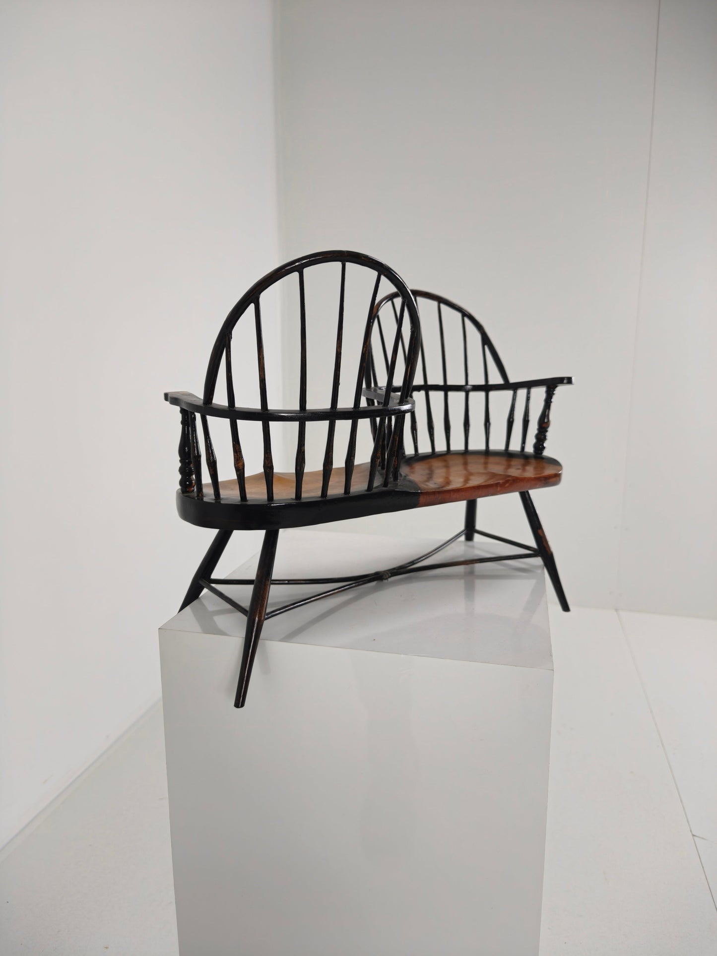 Charming Early 20th Century Decorative Windsor Tête-à-Tête Loveseat – Scale Model Charming Early 20th Century Decorative Windsor Tête-à-Tête Loveseat – Scale Model