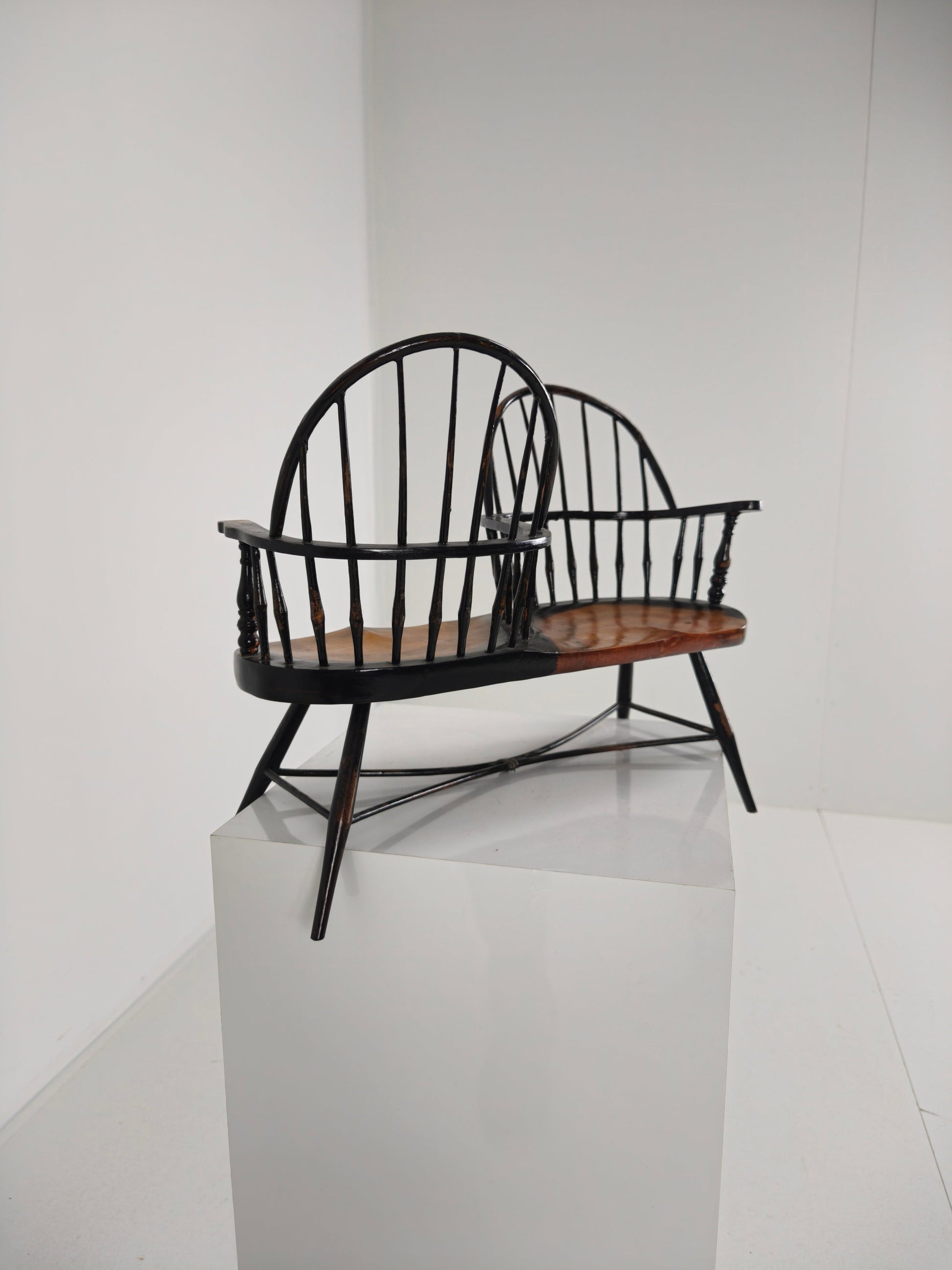 Charming Early 20th Century Decorative Windsor Tête-à-Tête Loveseat – Scale Model Charming Early 20th Century Decorative Windsor Tête-à-Tête Loveseat – Scale Model