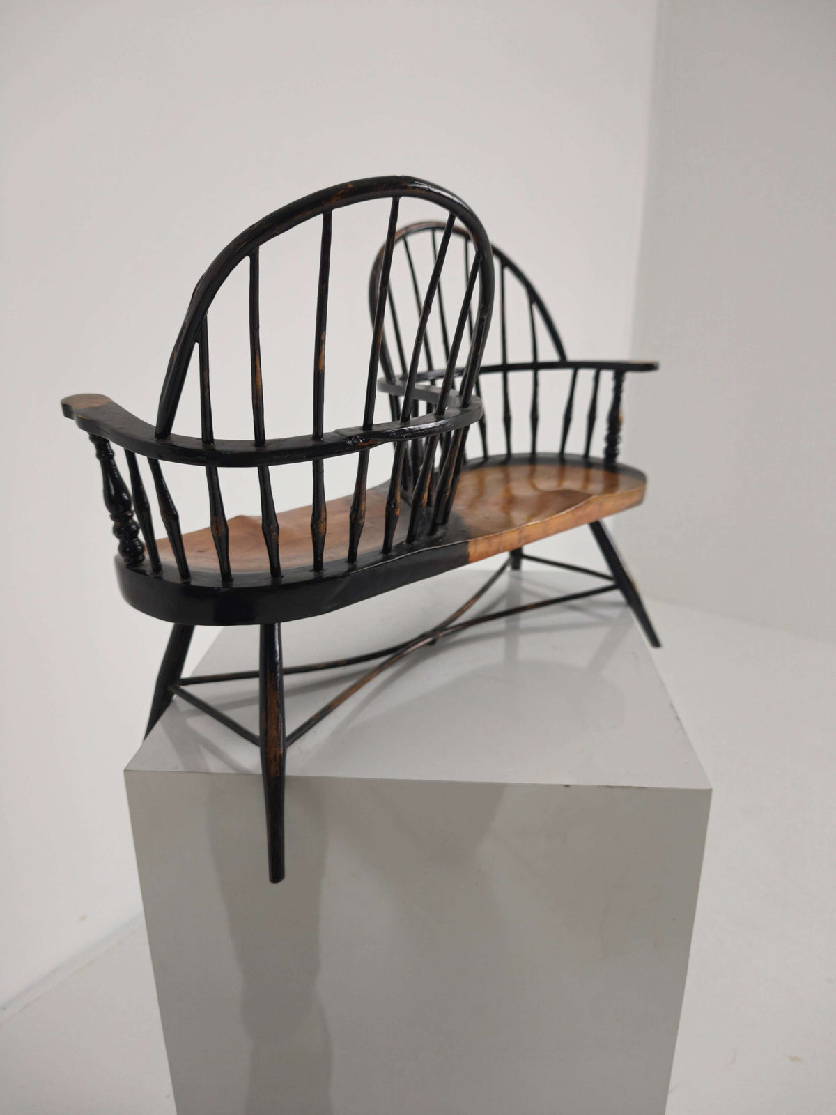 Charming Early 20th Century Decorative Windsor Tête-à-Tête Loveseat – Scale Model Charming Early 20th Century Decorative Windsor Tête-à-Tête Loveseat – Scale Model