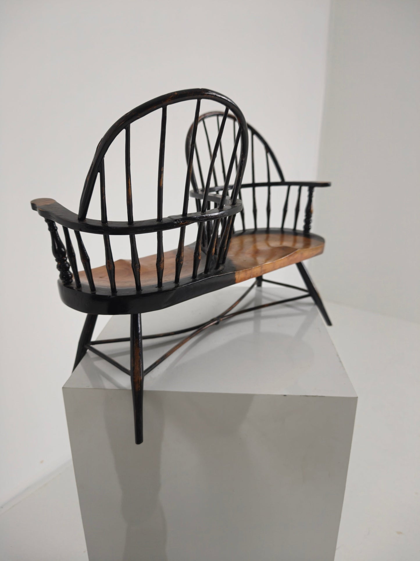Charming Early 20th Century Decorative Windsor Tête-à-Tête Loveseat – Scale Model Charming Early 20th Century Decorative Windsor Tête-à-Tête Loveseat – Scale Model