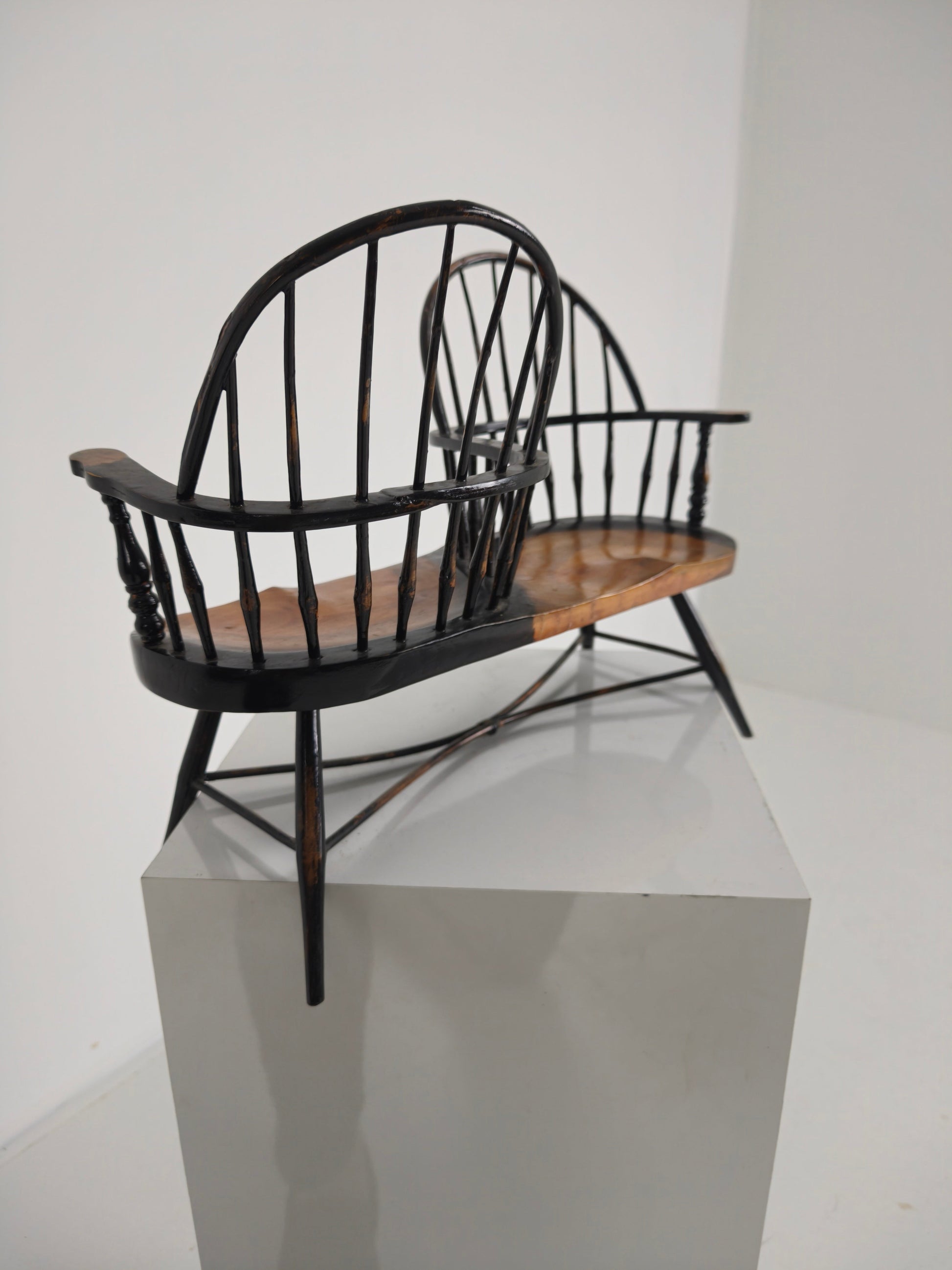 Charming Early 20th Century Decorative Windsor Tête-à-Tête Loveseat – Scale Model Charming Early 20th Century Decorative Windsor Tête-à-Tête Loveseat – Scale Model
