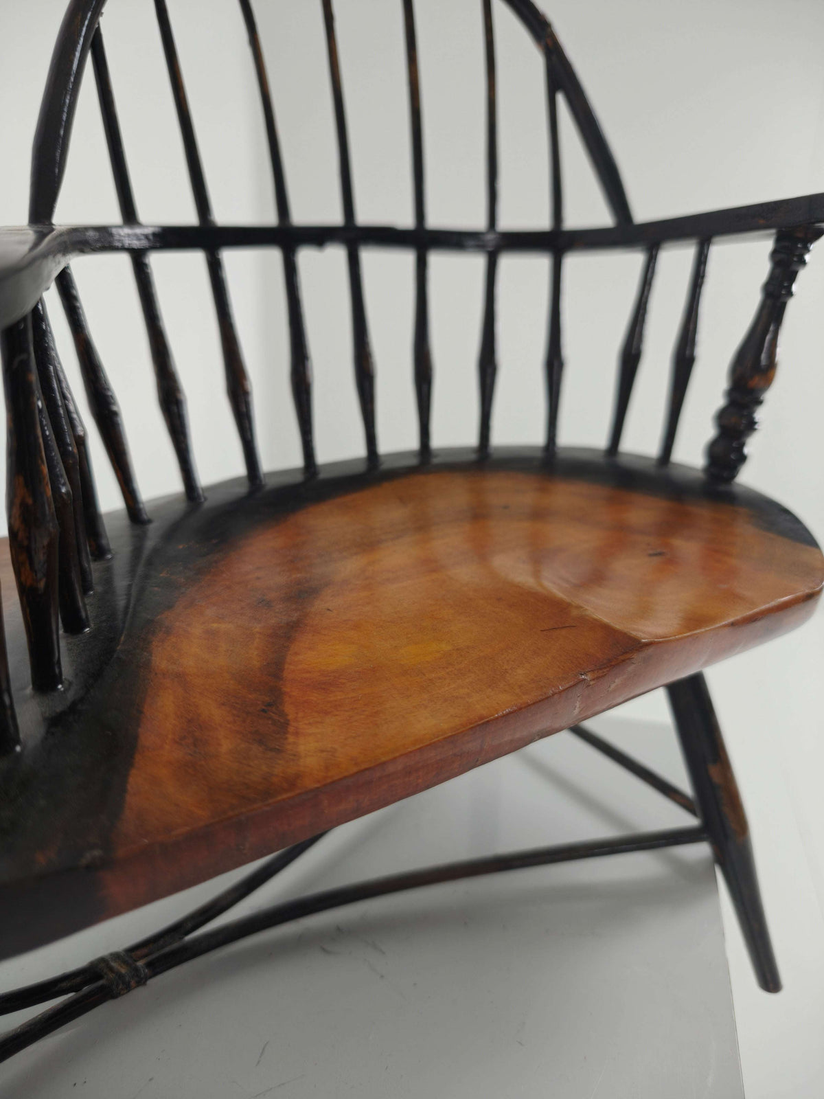 Charming Early 20th Century Decorative Windsor Tête-à-Tête Loveseat – Scale Model Charming Early 20th Century Decorative Windsor Tête-à-Tête Loveseat – Scale Model