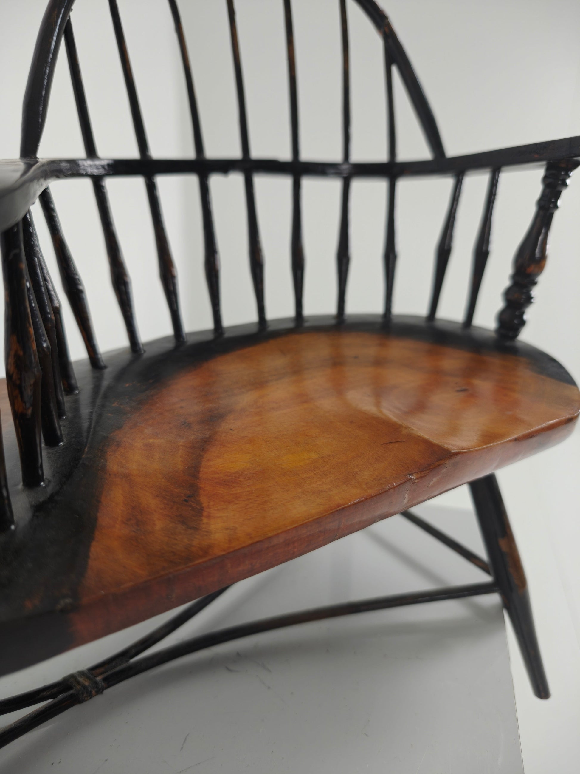Charming Early 20th Century Decorative Windsor Tête-à-Tête Loveseat – Scale Model Charming Early 20th Century Decorative Windsor Tête-à-Tête Loveseat – Scale Model