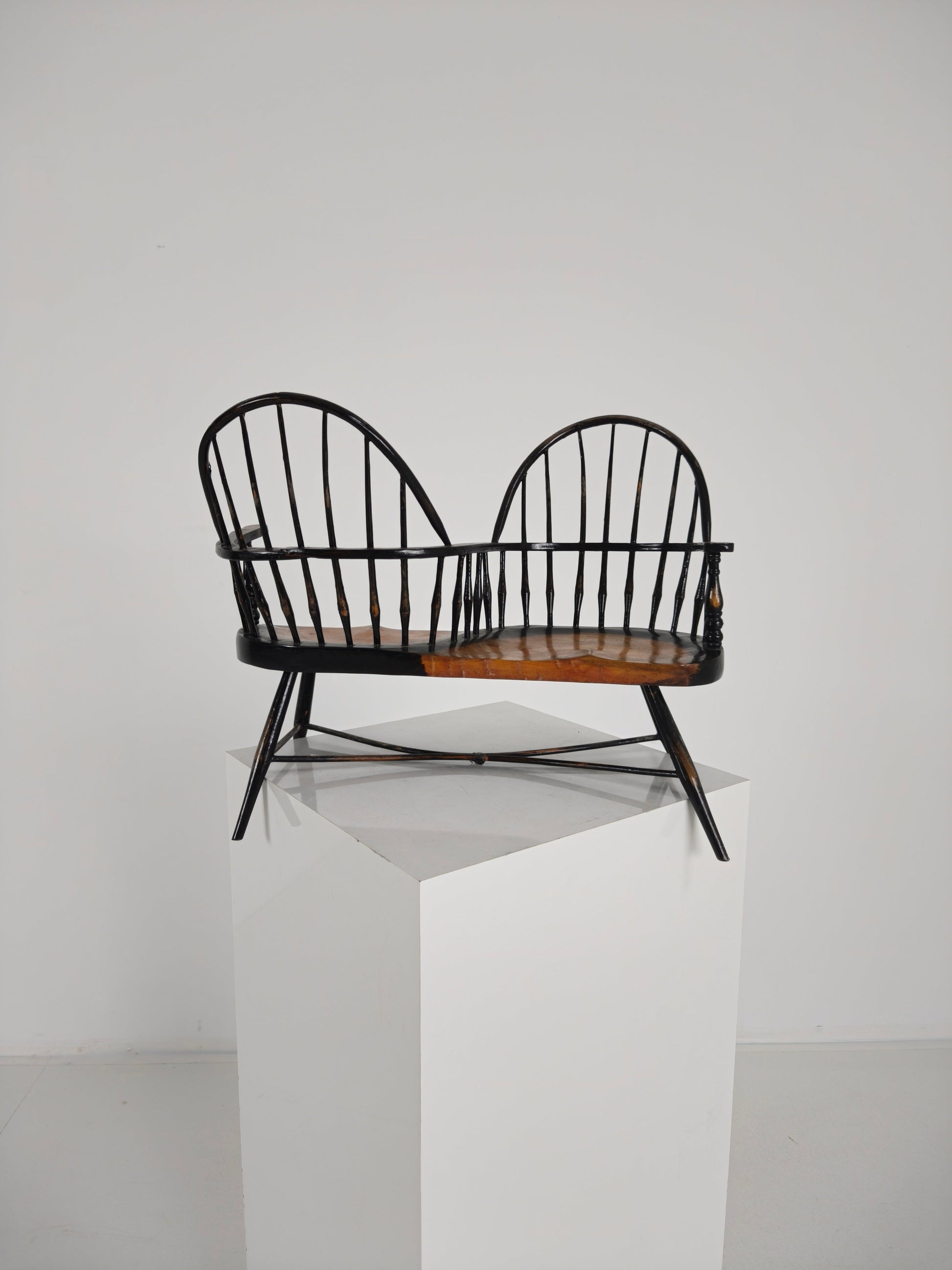 Charming Early 20th Century Decorative Windsor Tête-à-Tête Loveseat – Scale Model Charming Early 20th Century Decorative Windsor Tête-à-Tête Loveseat – Scale Model