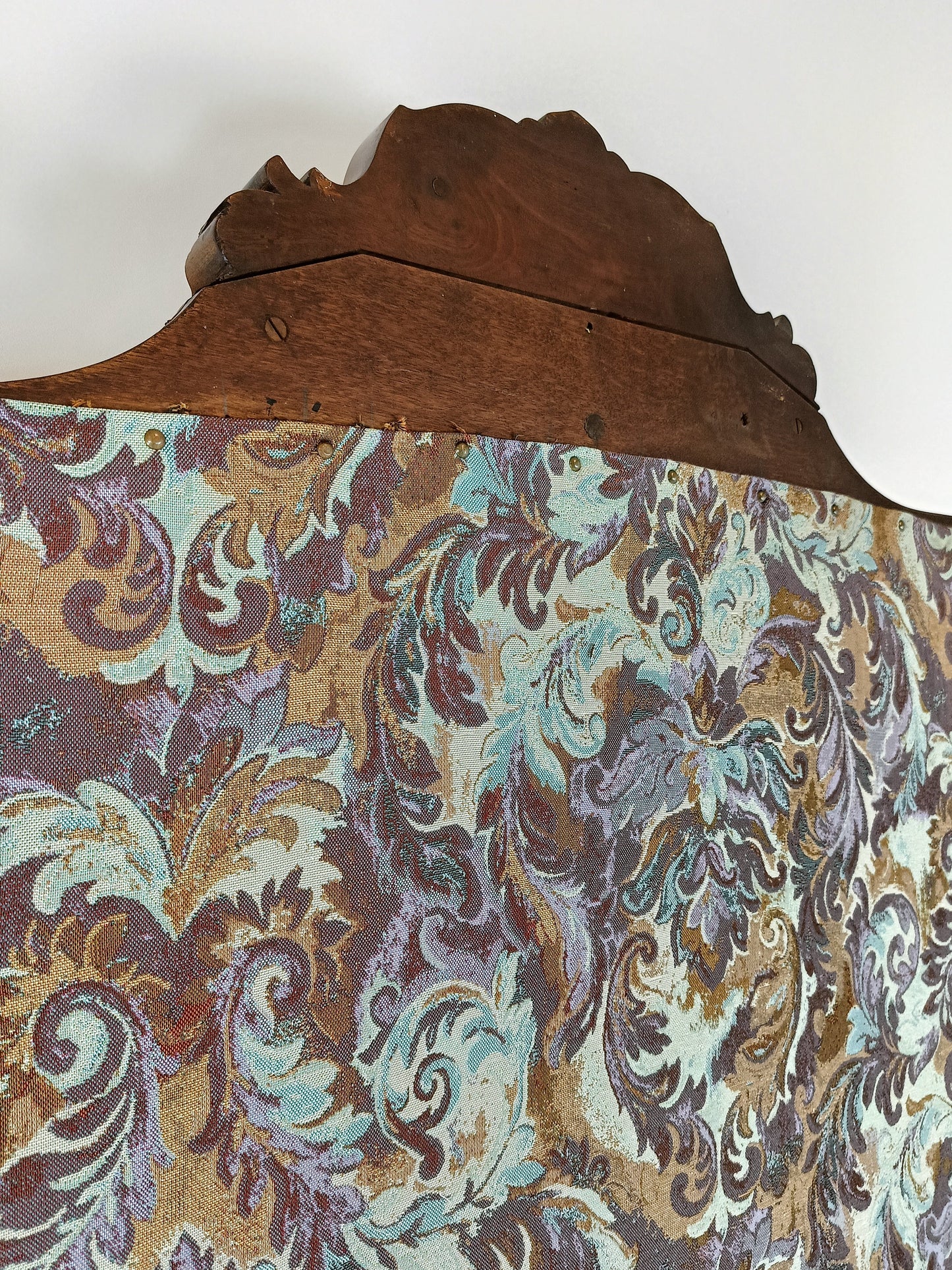 Classic Coat Rack With Notorius Upholstery Classic Coat Rack With Notorius Upholstery