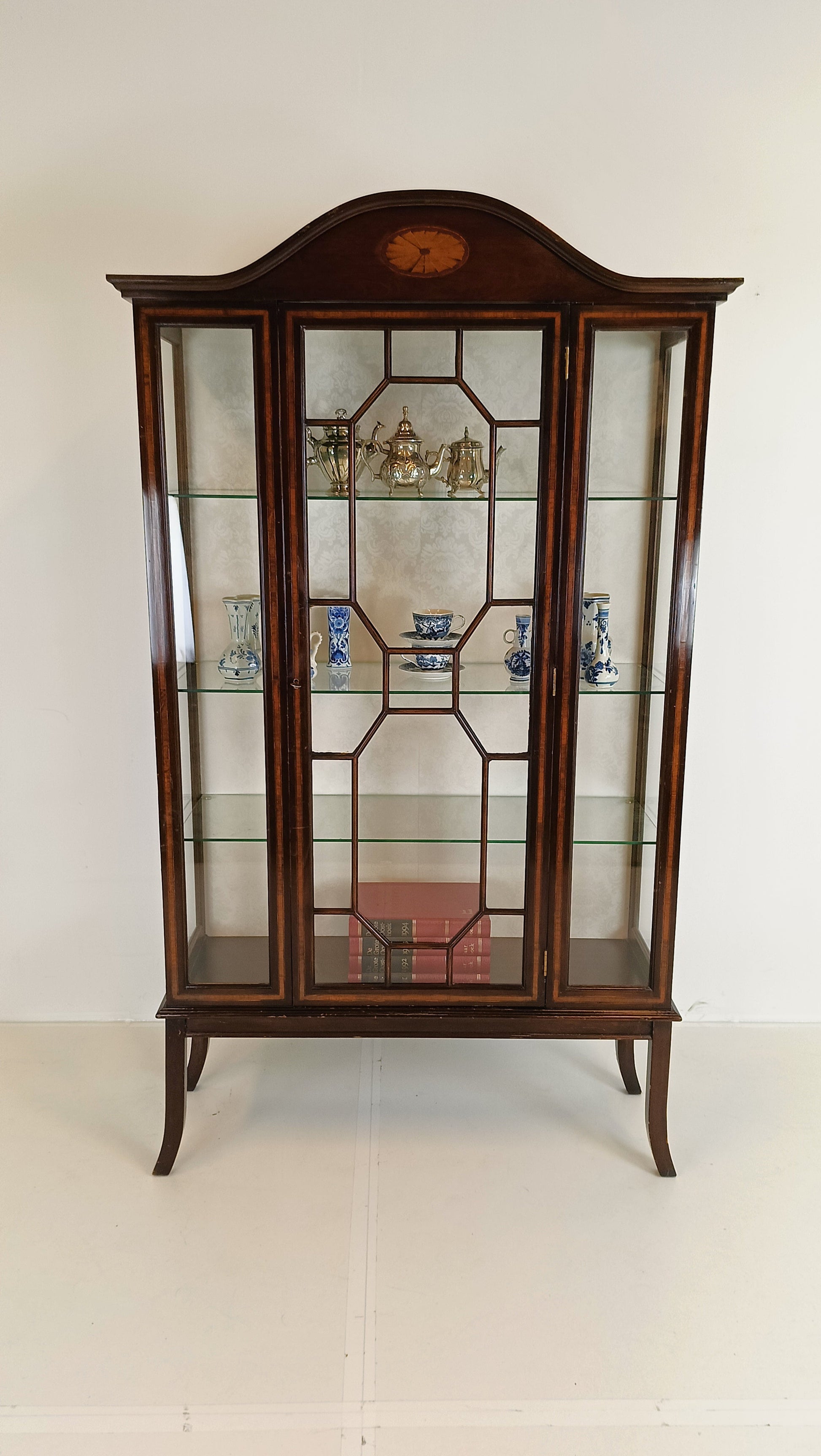 Classic Display Cabinet Classic Display Cabinet