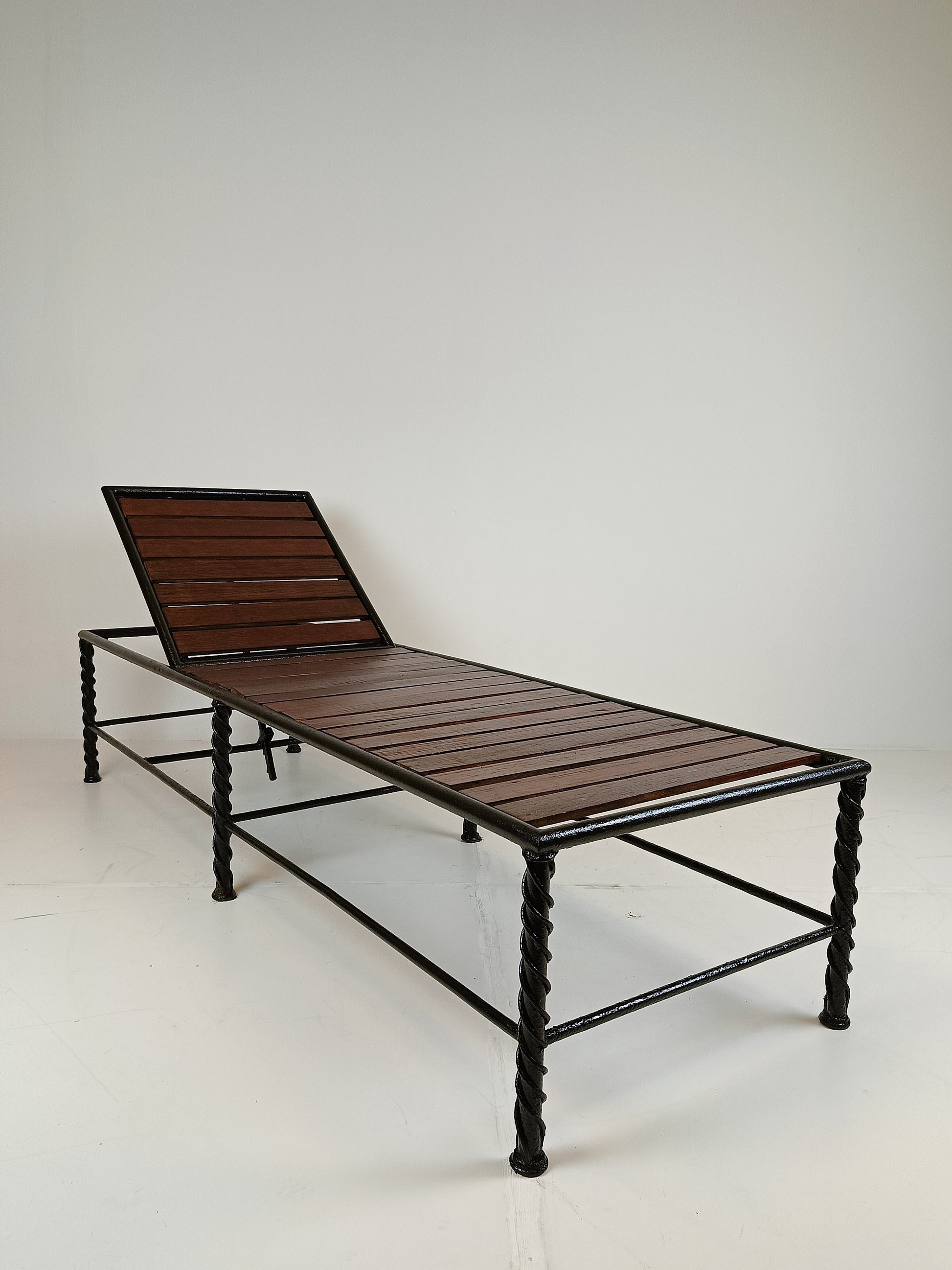 Classic Italian Daybed (1) Classic Italian Daybed (1)