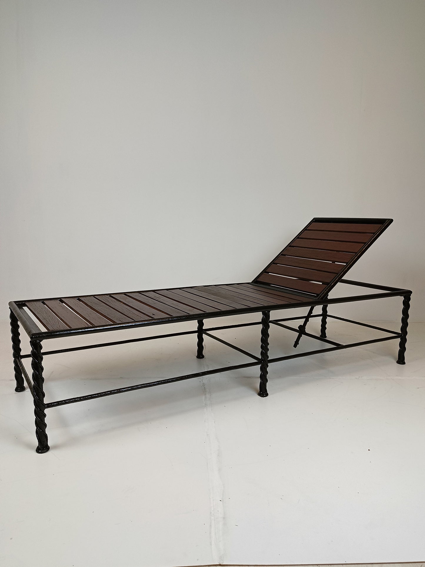 Classic Italian Daybed (1) Classic Italian Daybed (1)
