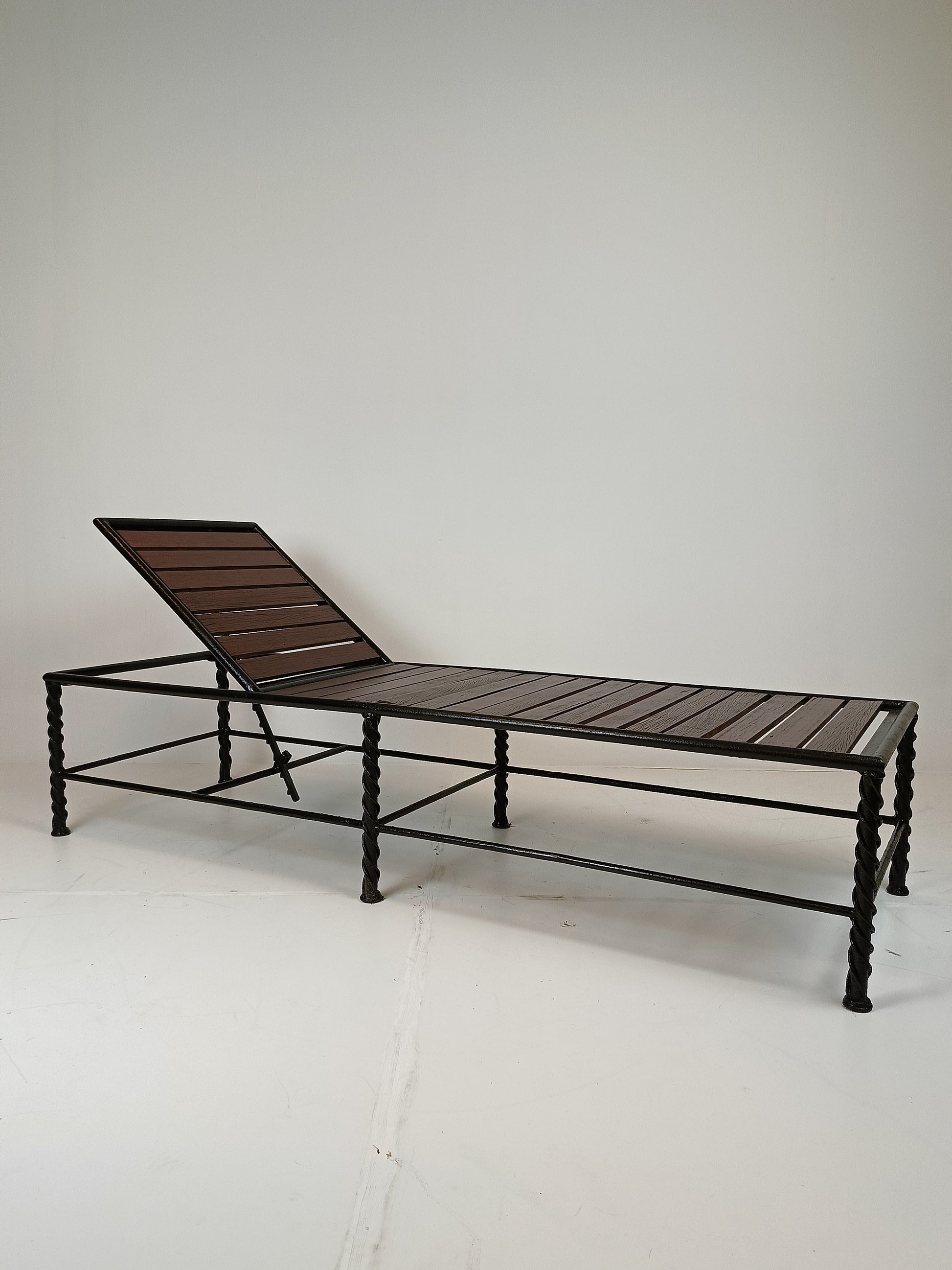 Classic Italian Daybed (1) Classic Italian Daybed (1)