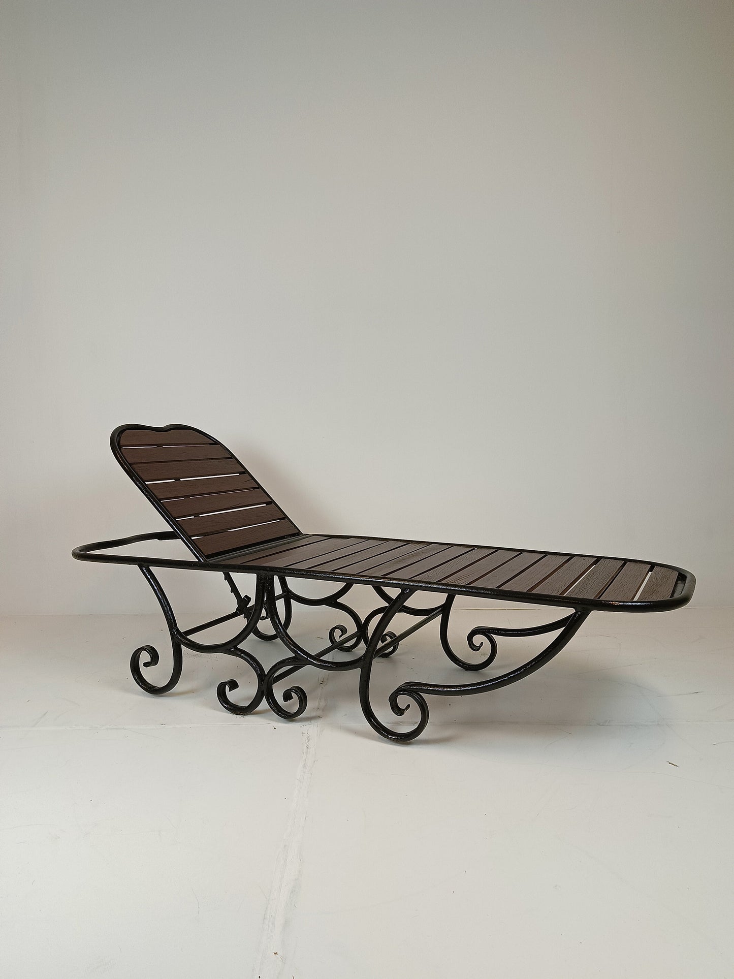 Classic Italian Daybed (2) Classic Italian Daybed (2)