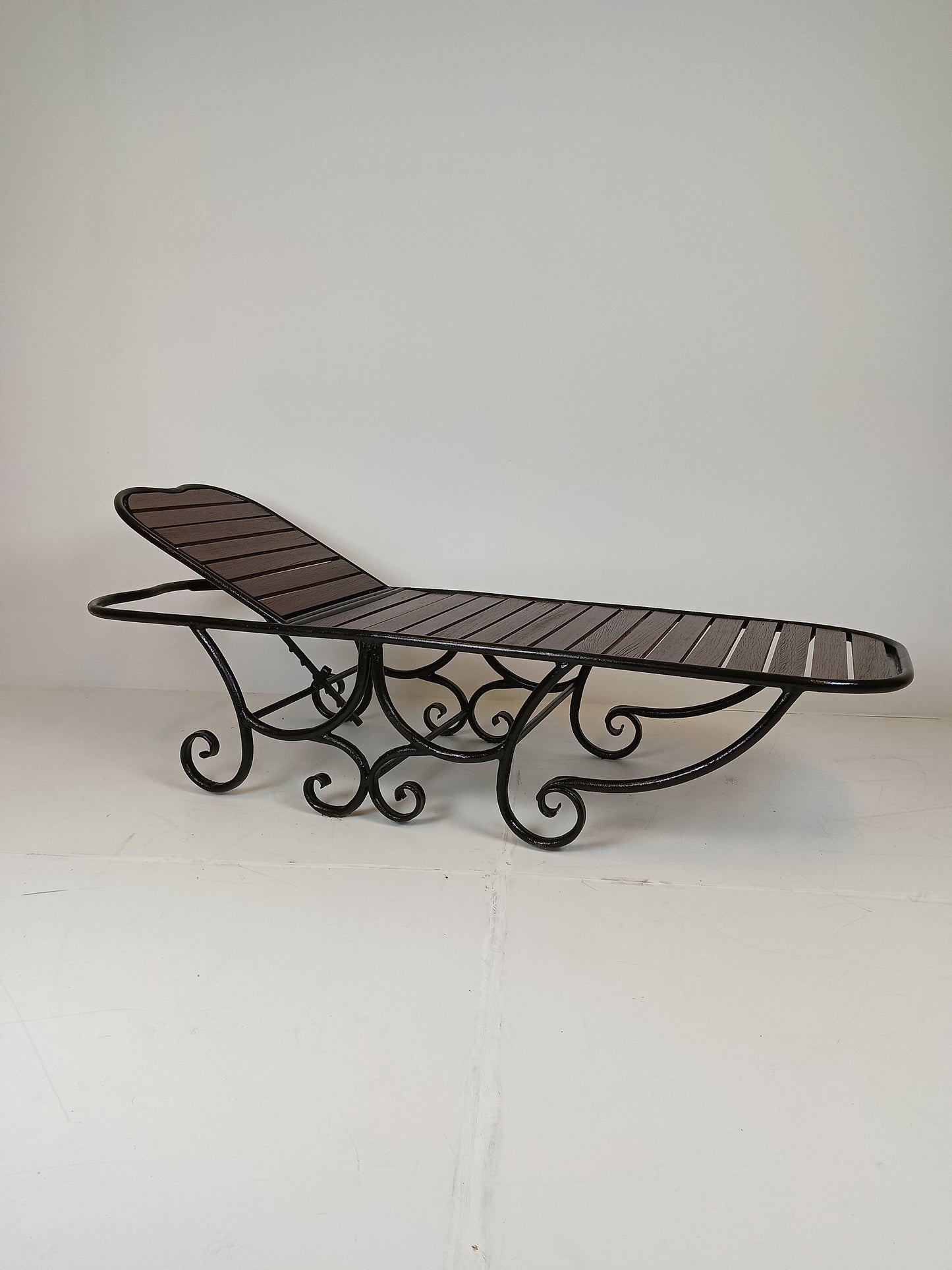 Classic Italian Daybed (2) Classic Italian Daybed (2)