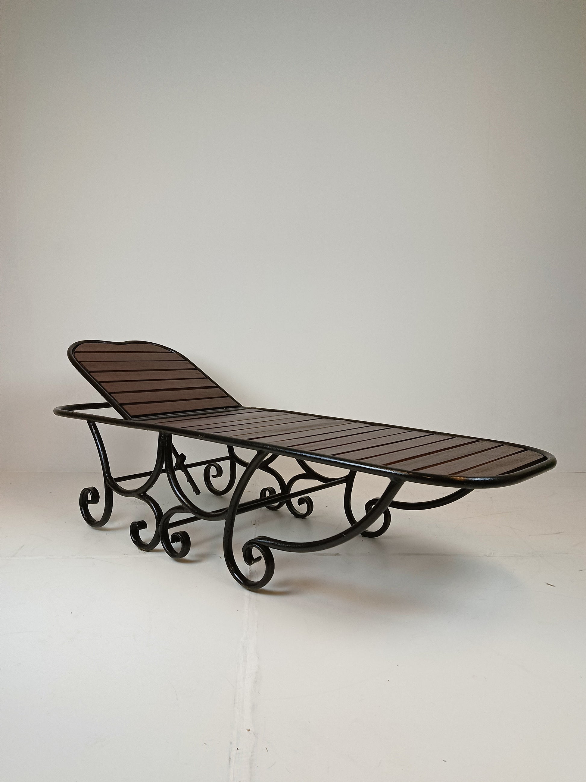 Classic Italian Daybed (2) Classic Italian Daybed (2)