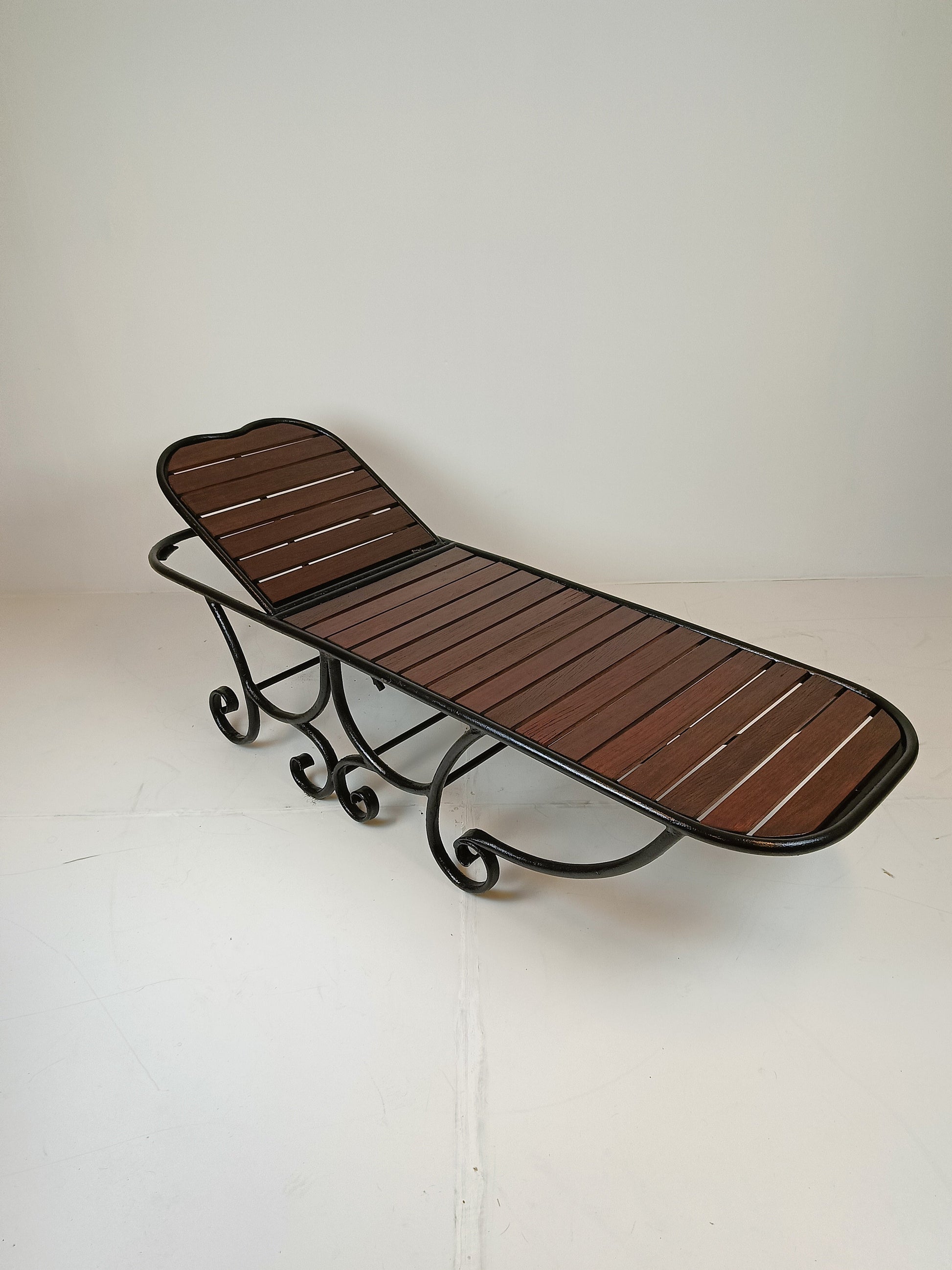 Classic Italian Daybed (2) Classic Italian Daybed (2)