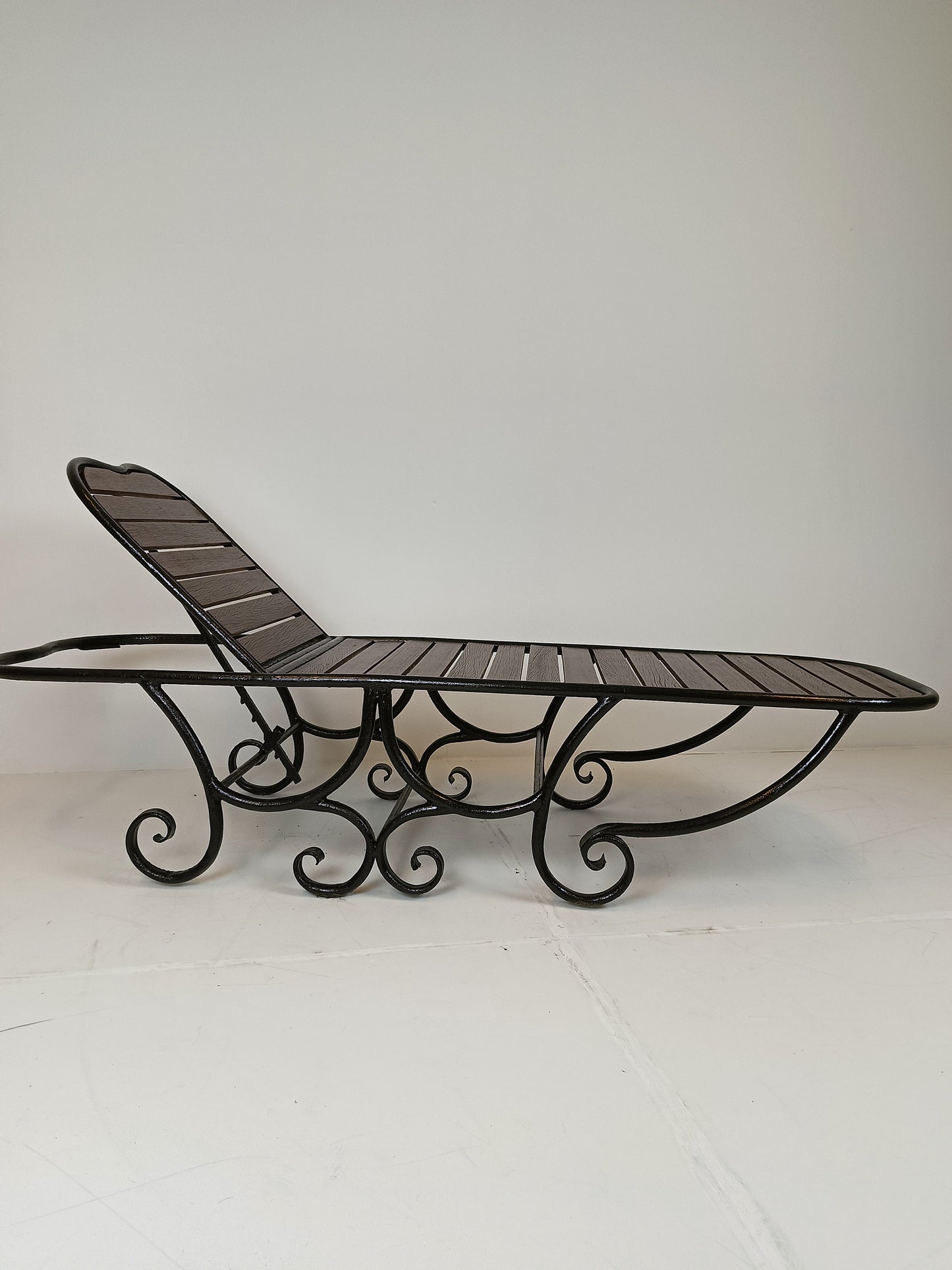 Classic Italian Daybed (2) Classic Italian Daybed (2)