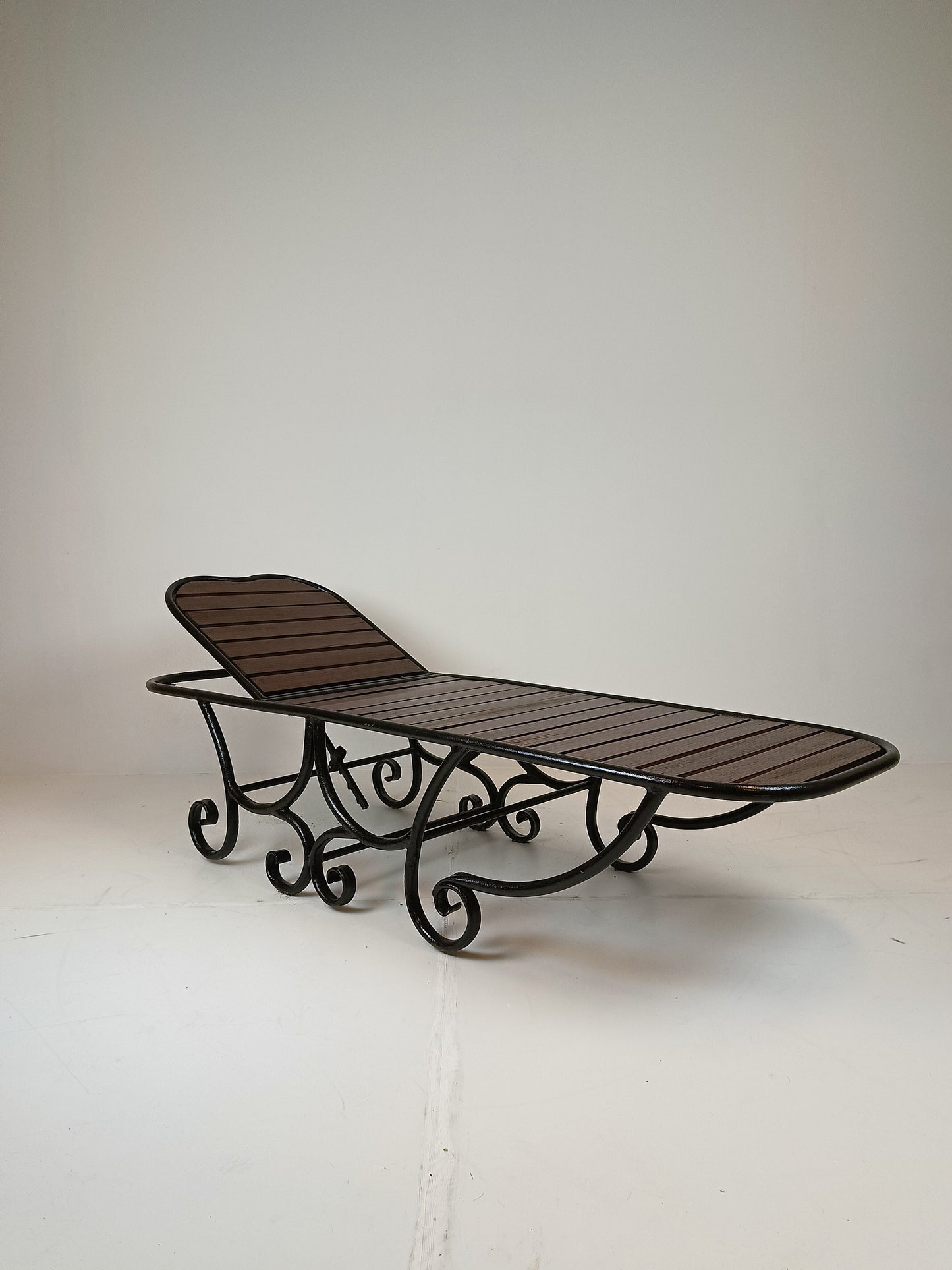 Classic Italian Daybed (2) Classic Italian Daybed (2)