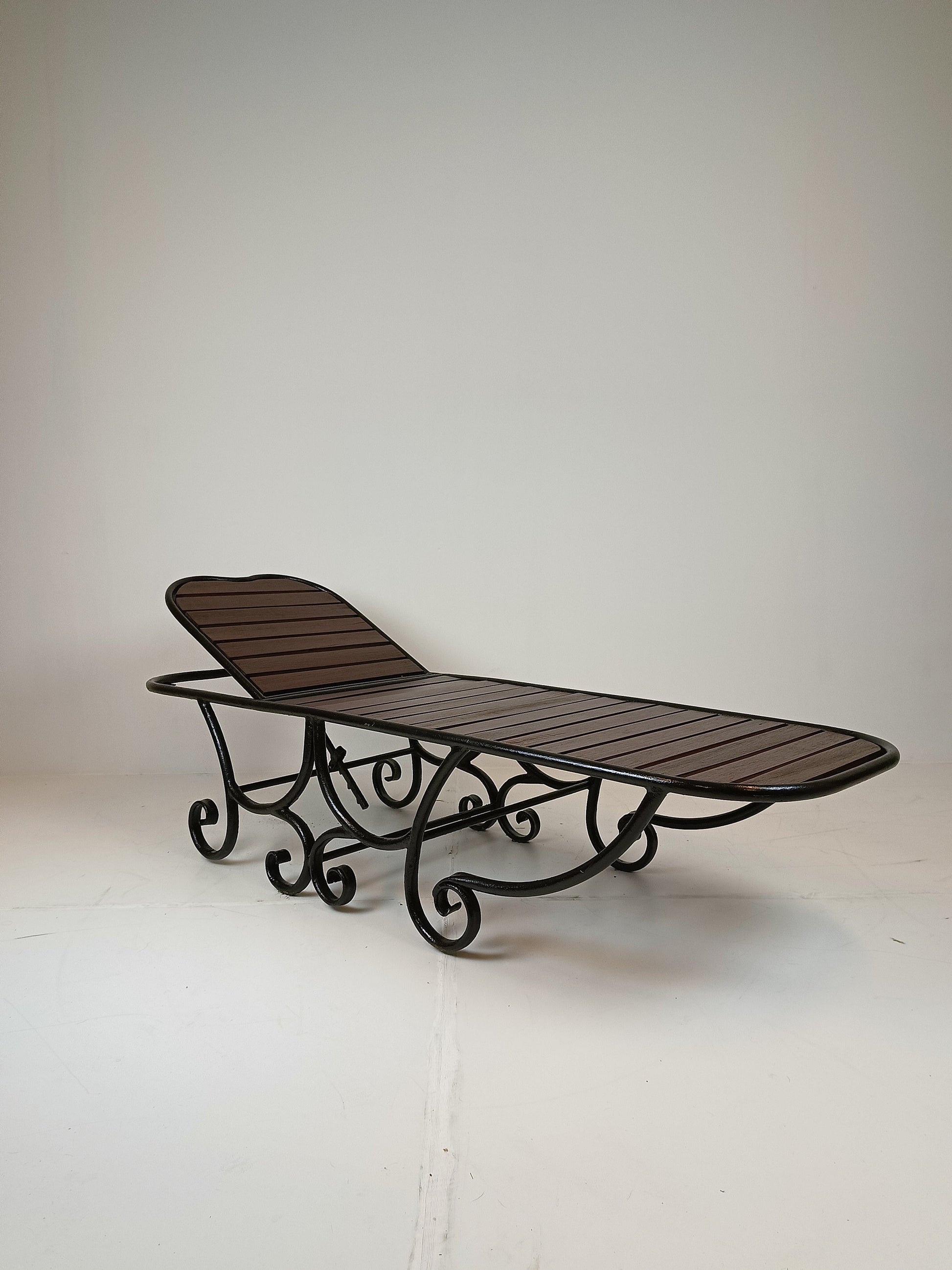 Classic Italian Daybed (2) Classic Italian Daybed (2)