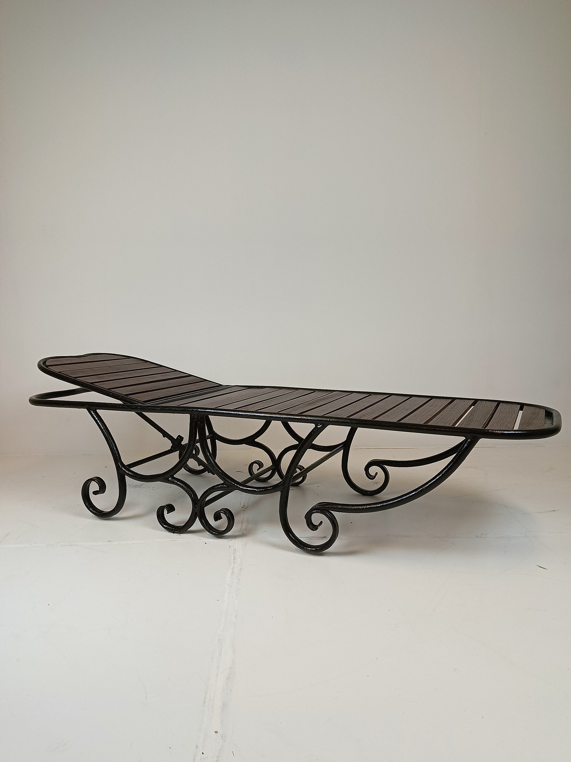 Classic Italian Daybed (2) Classic Italian Daybed (2)