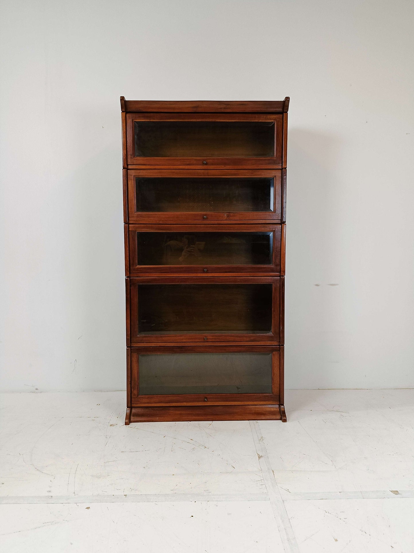 Classic Style Globe Warnick Cabinet Classic Style Globe Warnick Cabinet