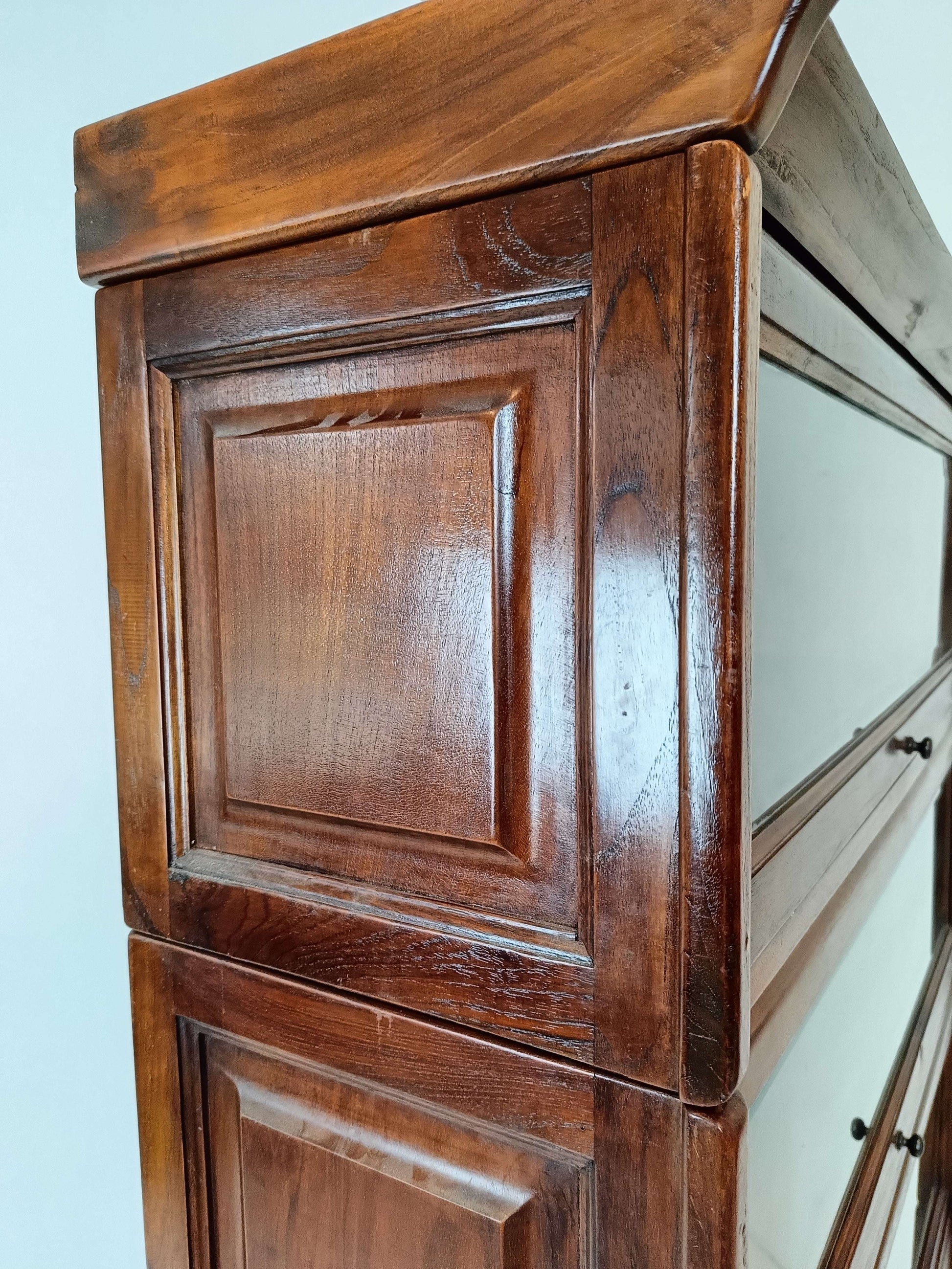 Classic Style Globe Warnick Cabinet Classic Style Globe Warnick Cabinet
