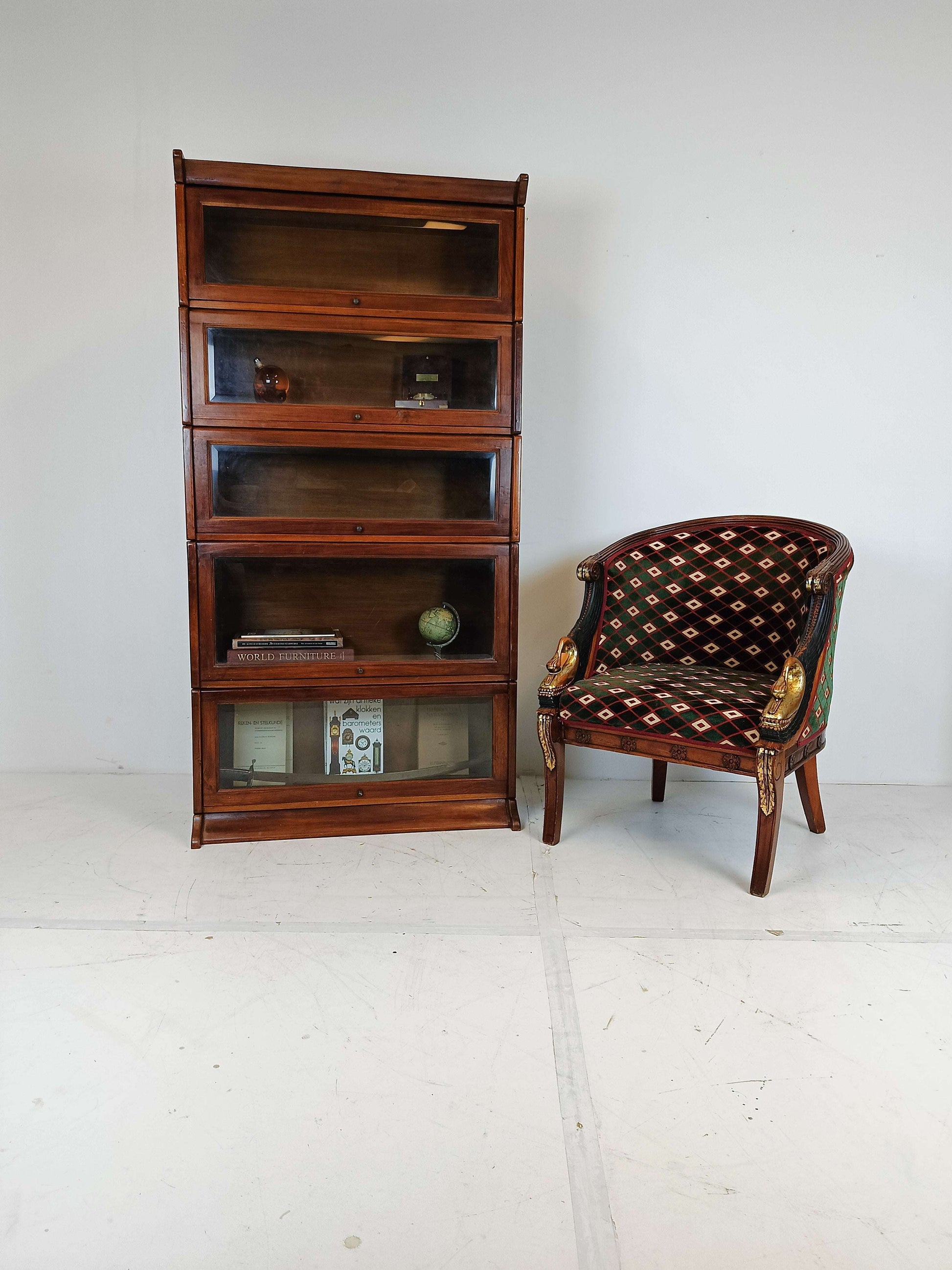 Classic Style Globe Warnick Cabinet Classic Style Globe Warnick Cabinet