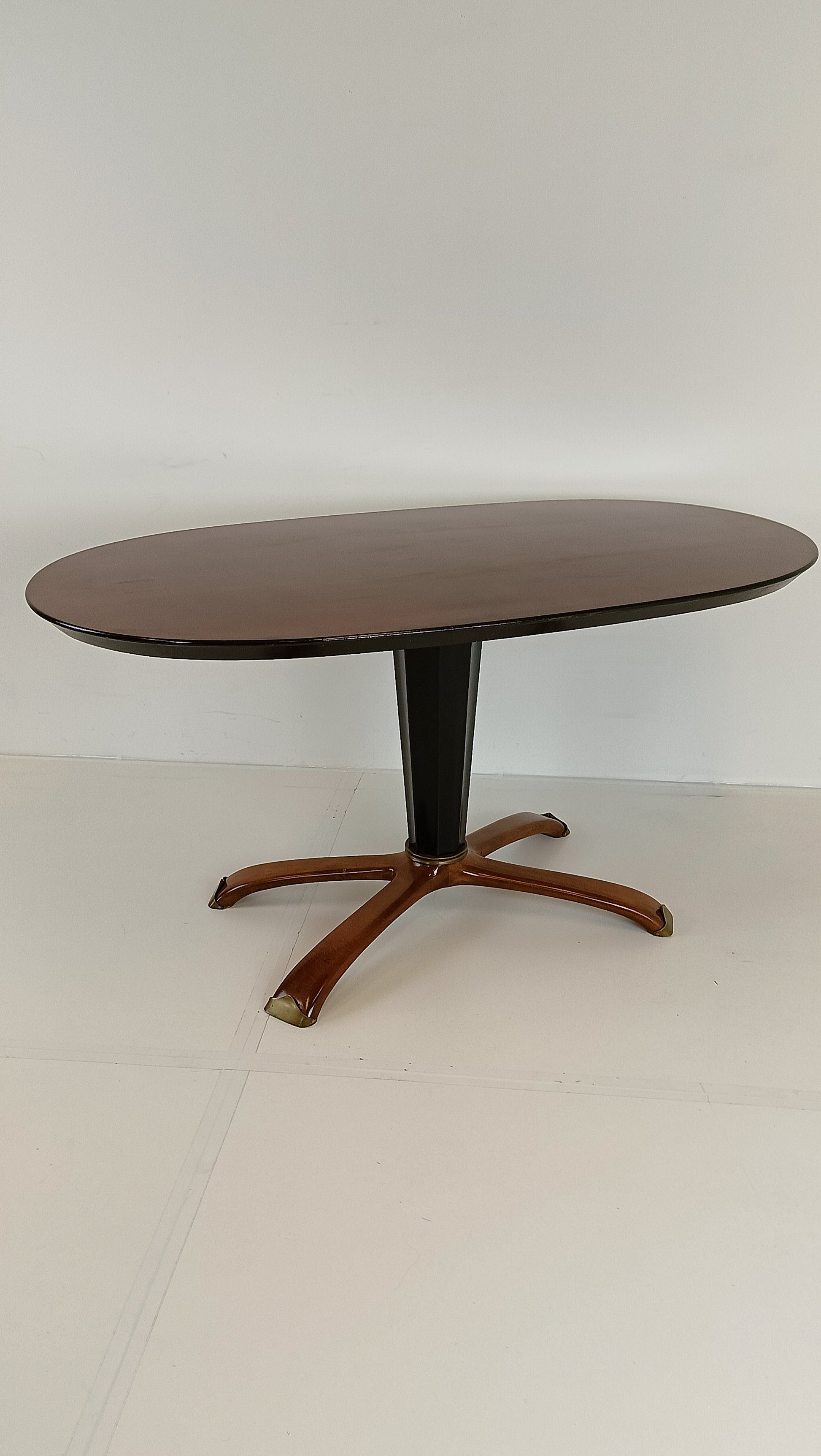 Classic Vintage Italian Table Classic Vintage Italian Table