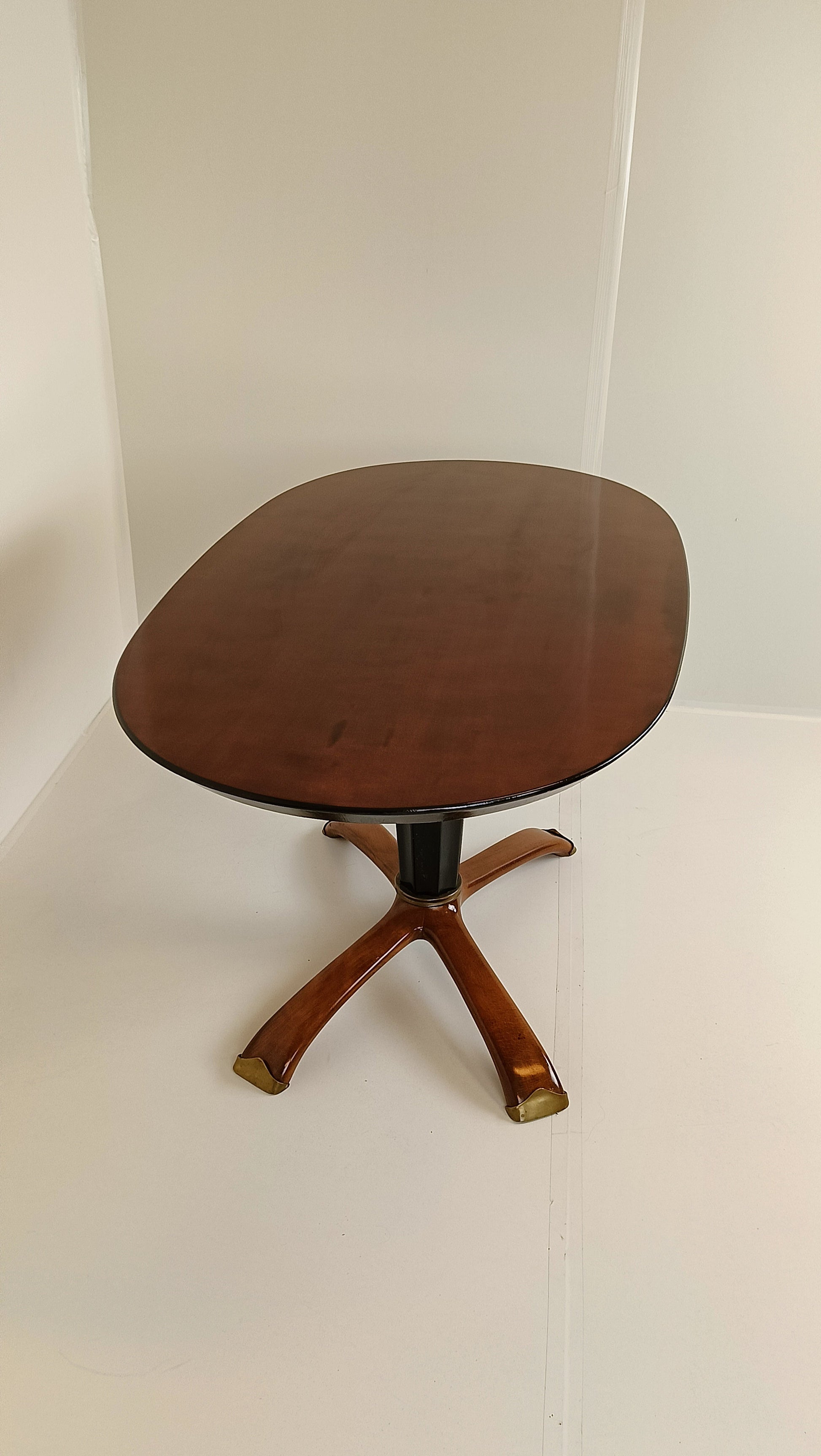Classic Vintage Italian Table Classic Vintage Italian Table
