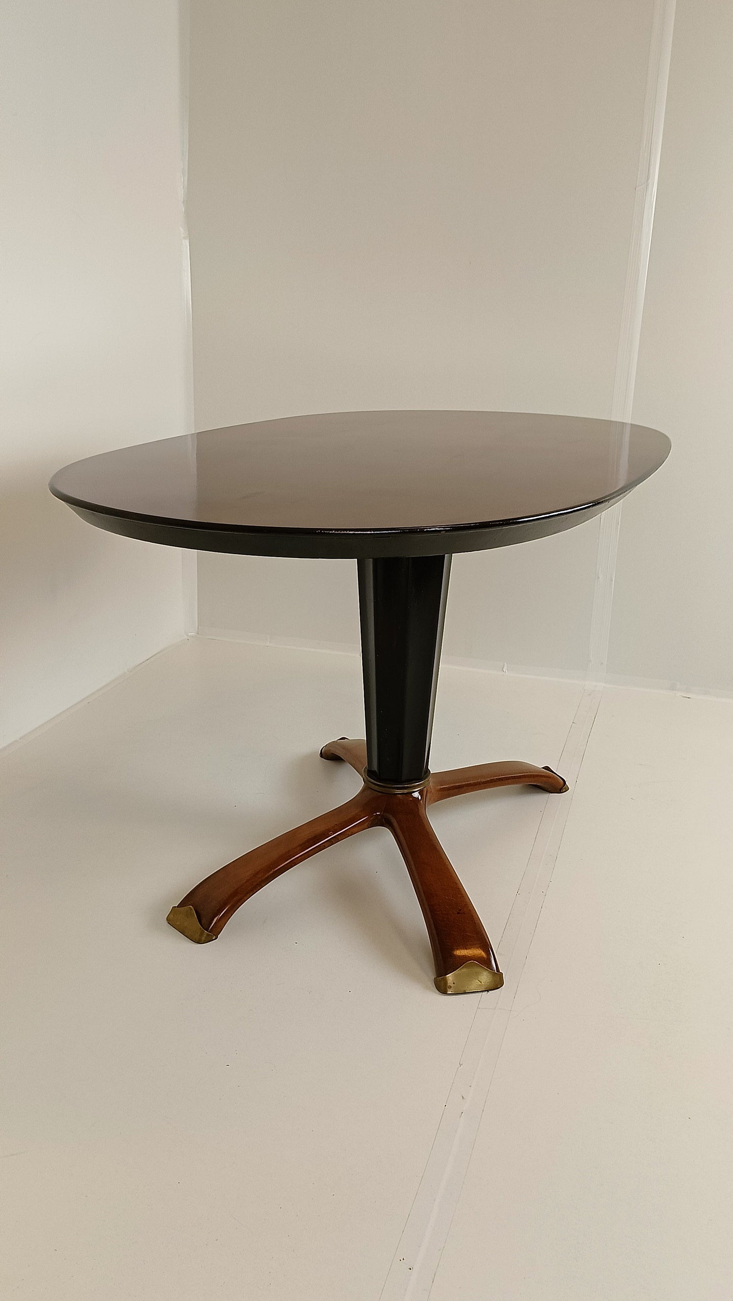 Classic Vintage Italian Table Classic Vintage Italian Table