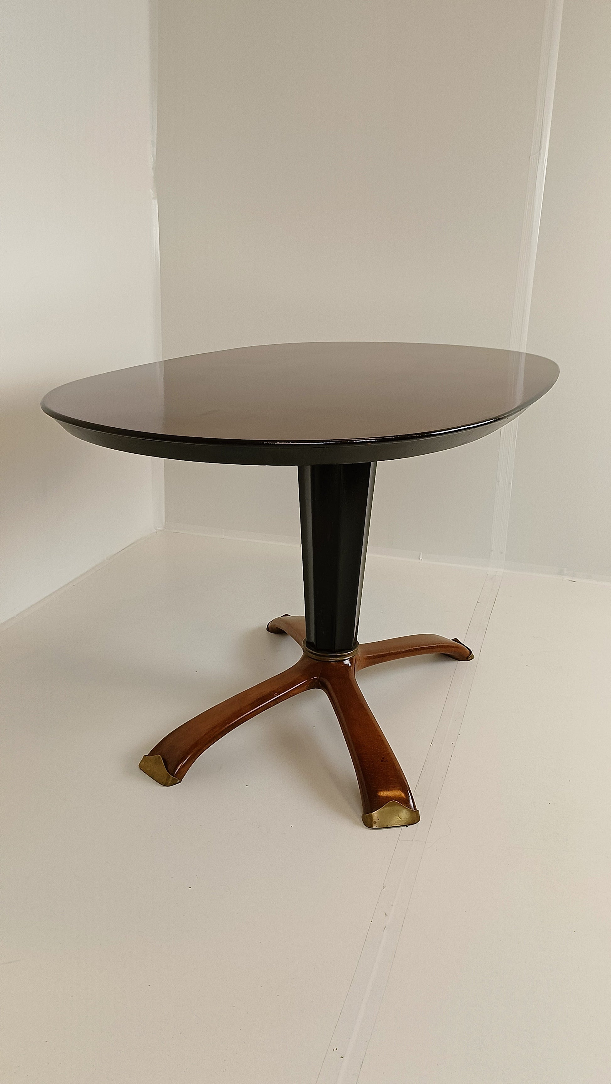 Classic Vintage Italian Table Classic Vintage Italian Table