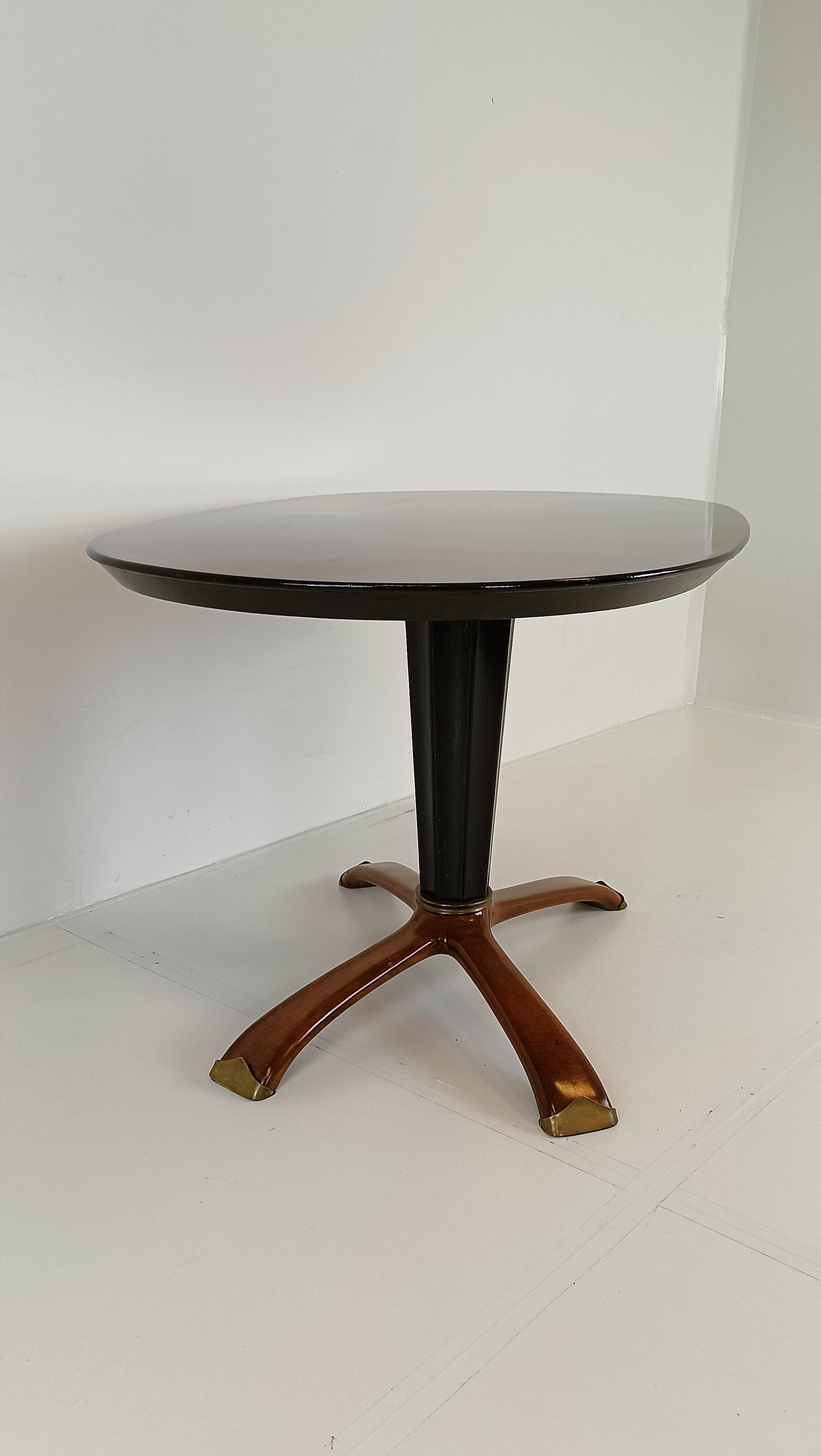 Classic Vintage Italian Table Classic Vintage Italian Table