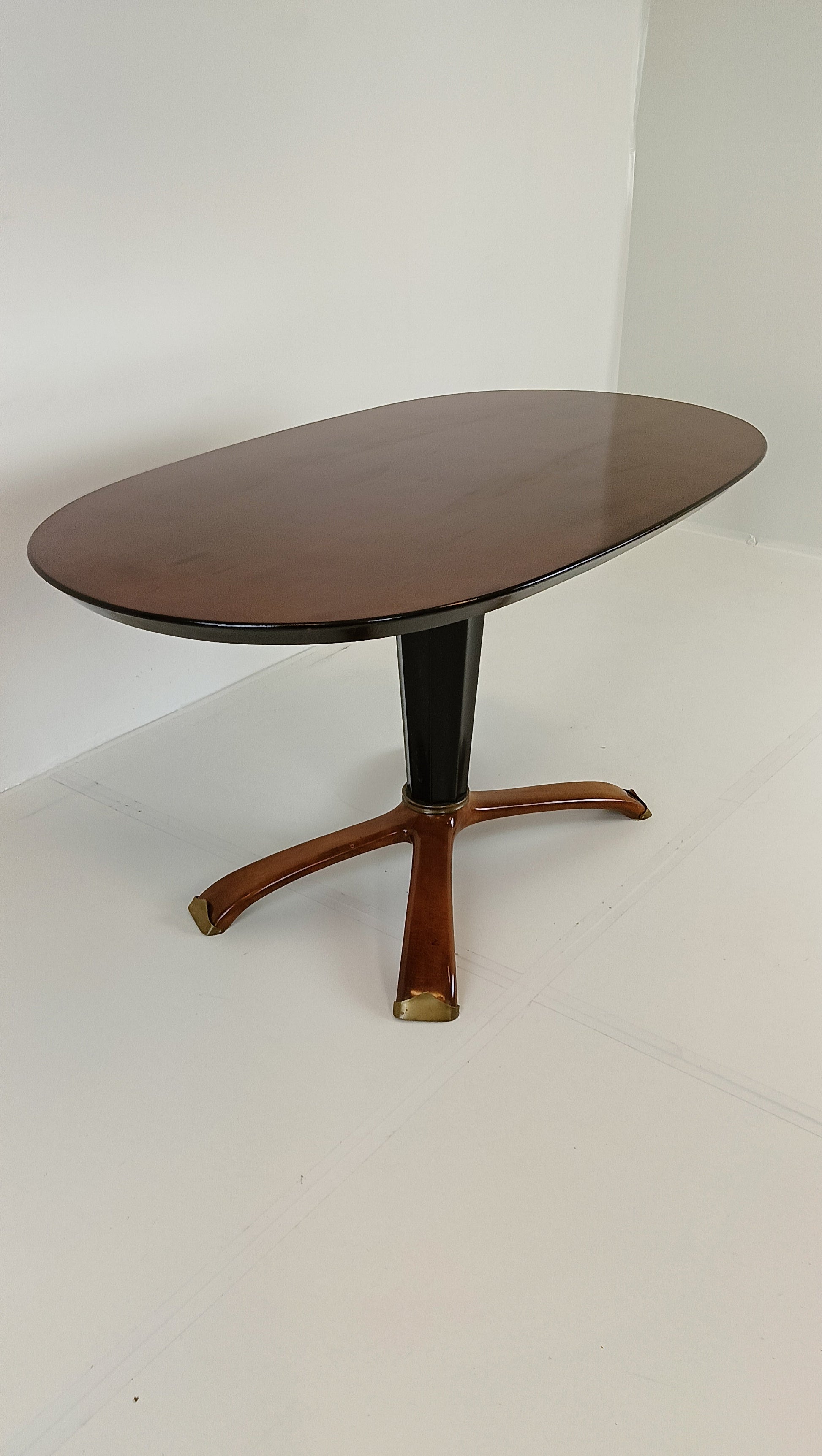 Classic Vintage Italian Table Classic Vintage Italian Table