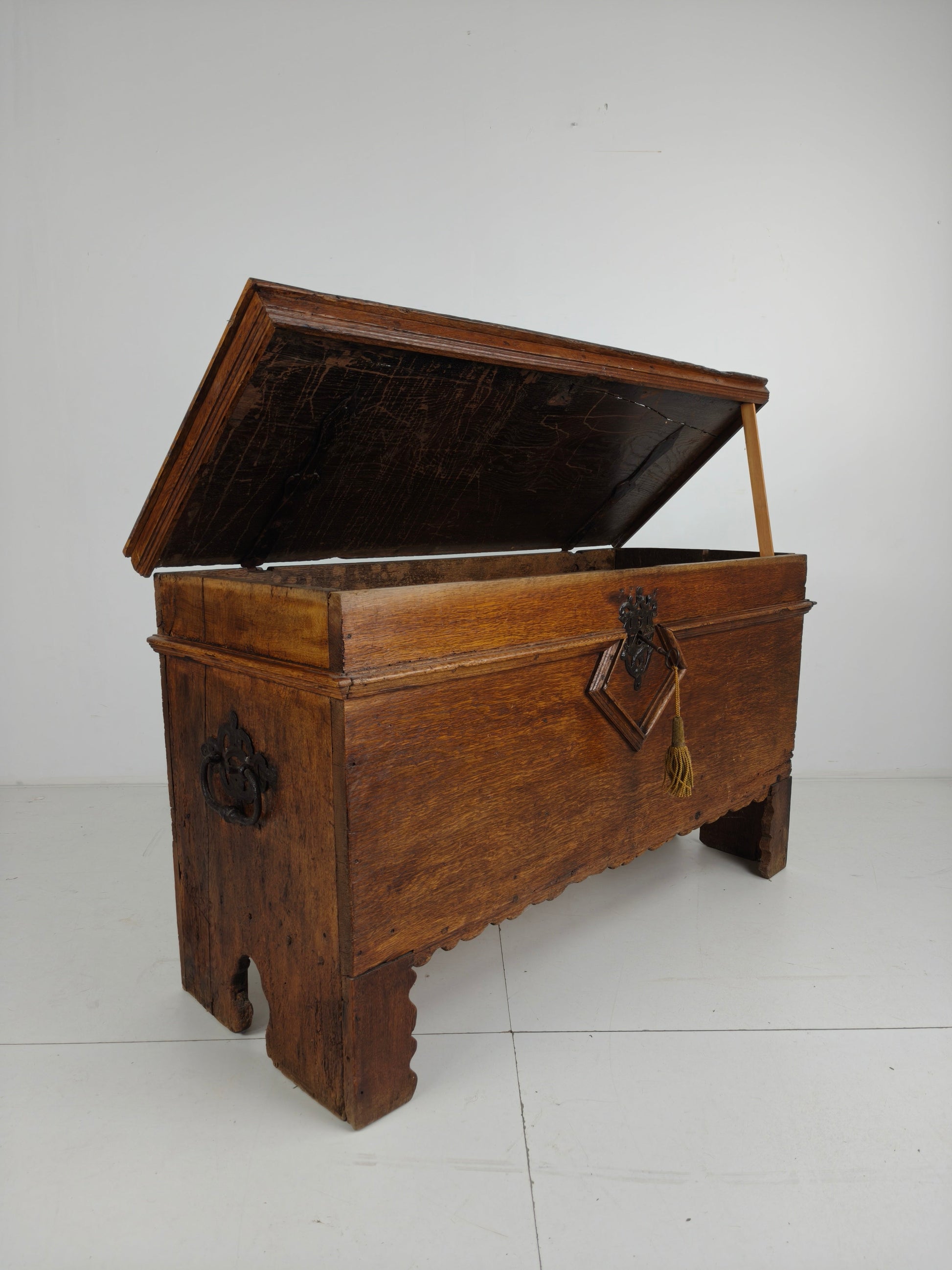Elegant 18th Century Oak Chest – Dated 1756 Elegant 18th Century Oak Chest – Dated 1756