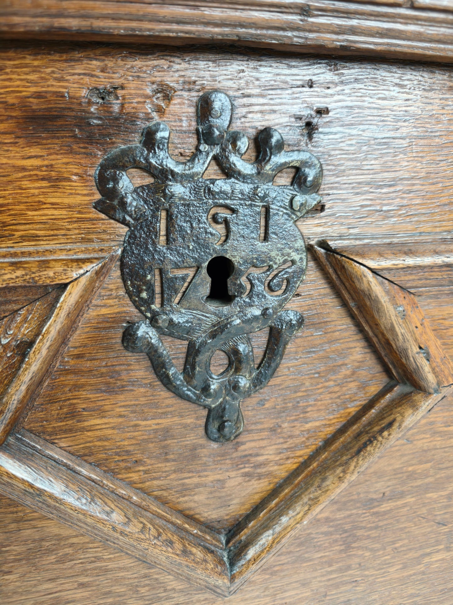Elegant 18th Century Oak Chest – Dated 1756 Elegant 18th Century Oak Chest – Dated 1756