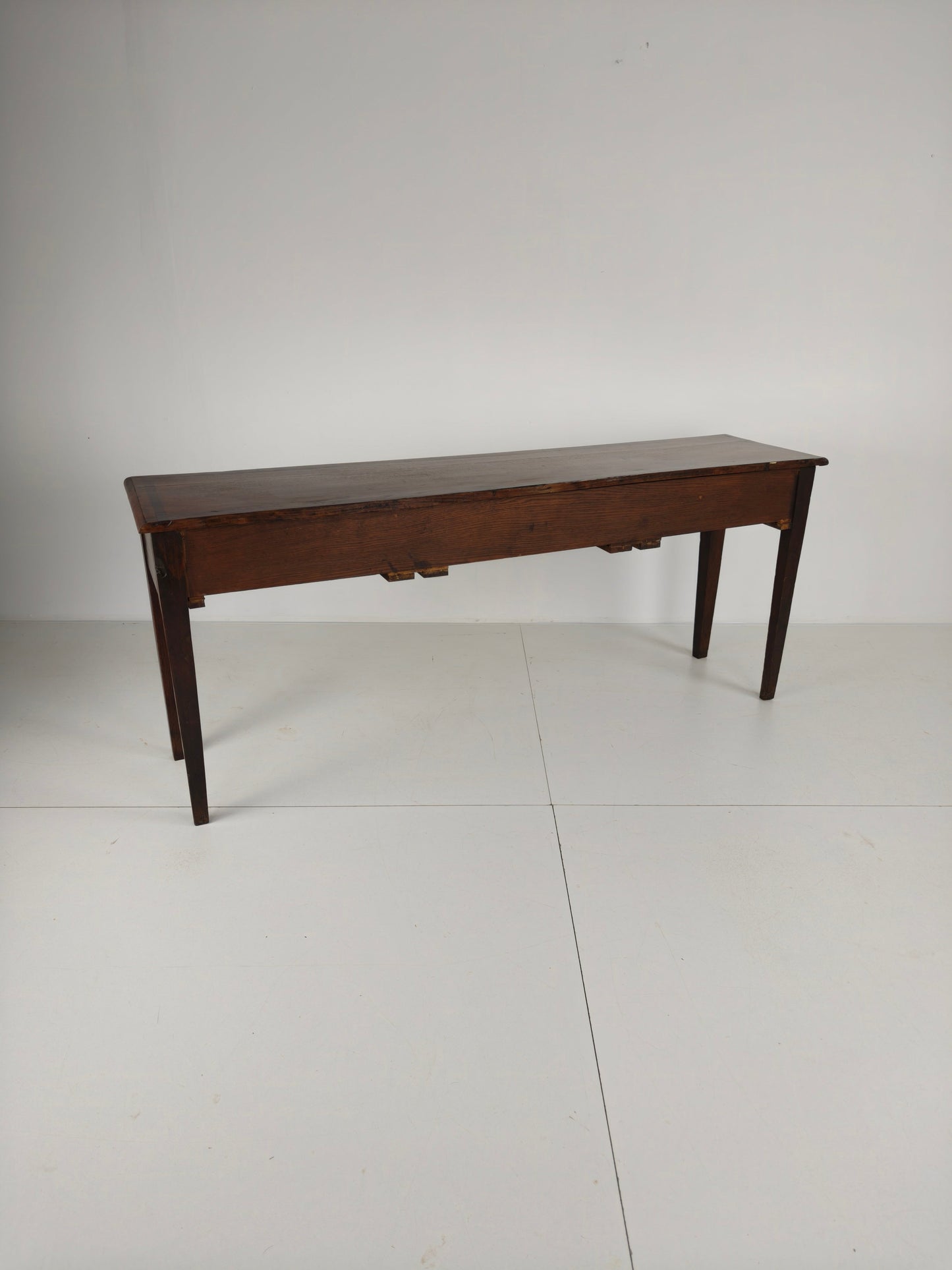 Elegant 19th Century English Oak Sideboard / Dresser Elegant 19th Century English Oak Sideboard / Dresser