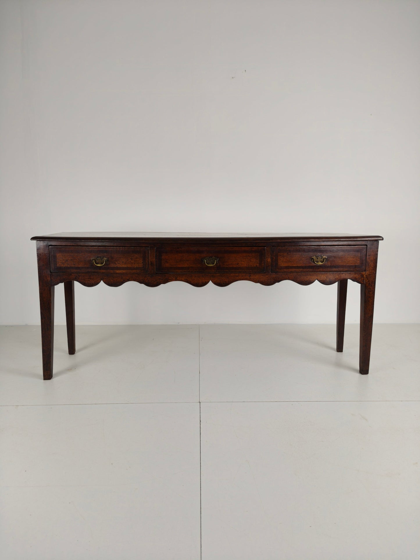 Elegant 19th Century English Oak Sideboard / Dresser Elegant 19th Century English Oak Sideboard / Dresser